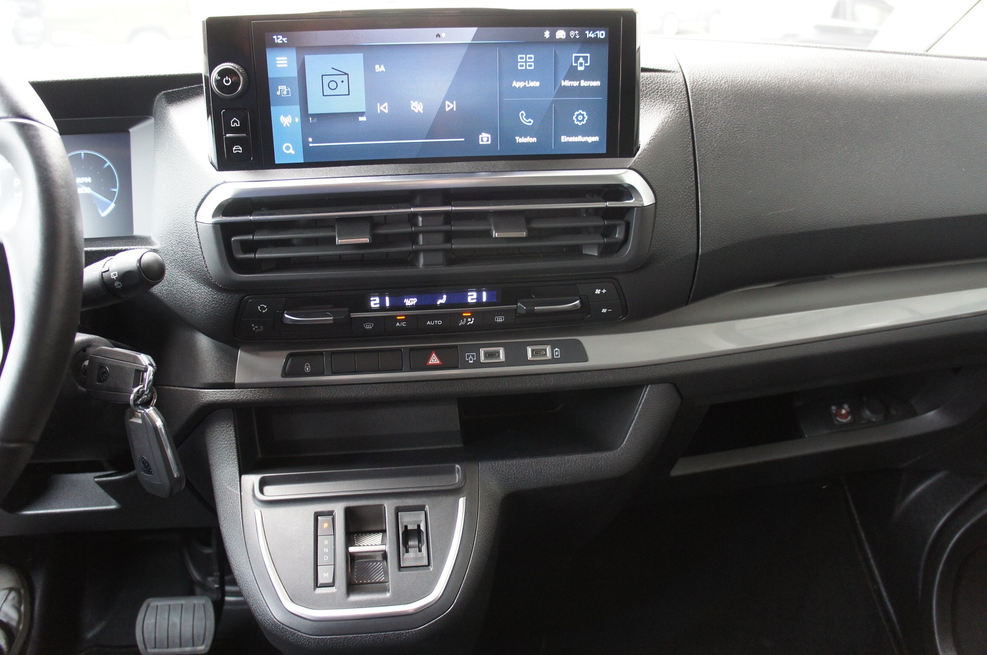 PEUGEOT Traveller 2.0 BlueHDi Business Standard EAT8-image-16
