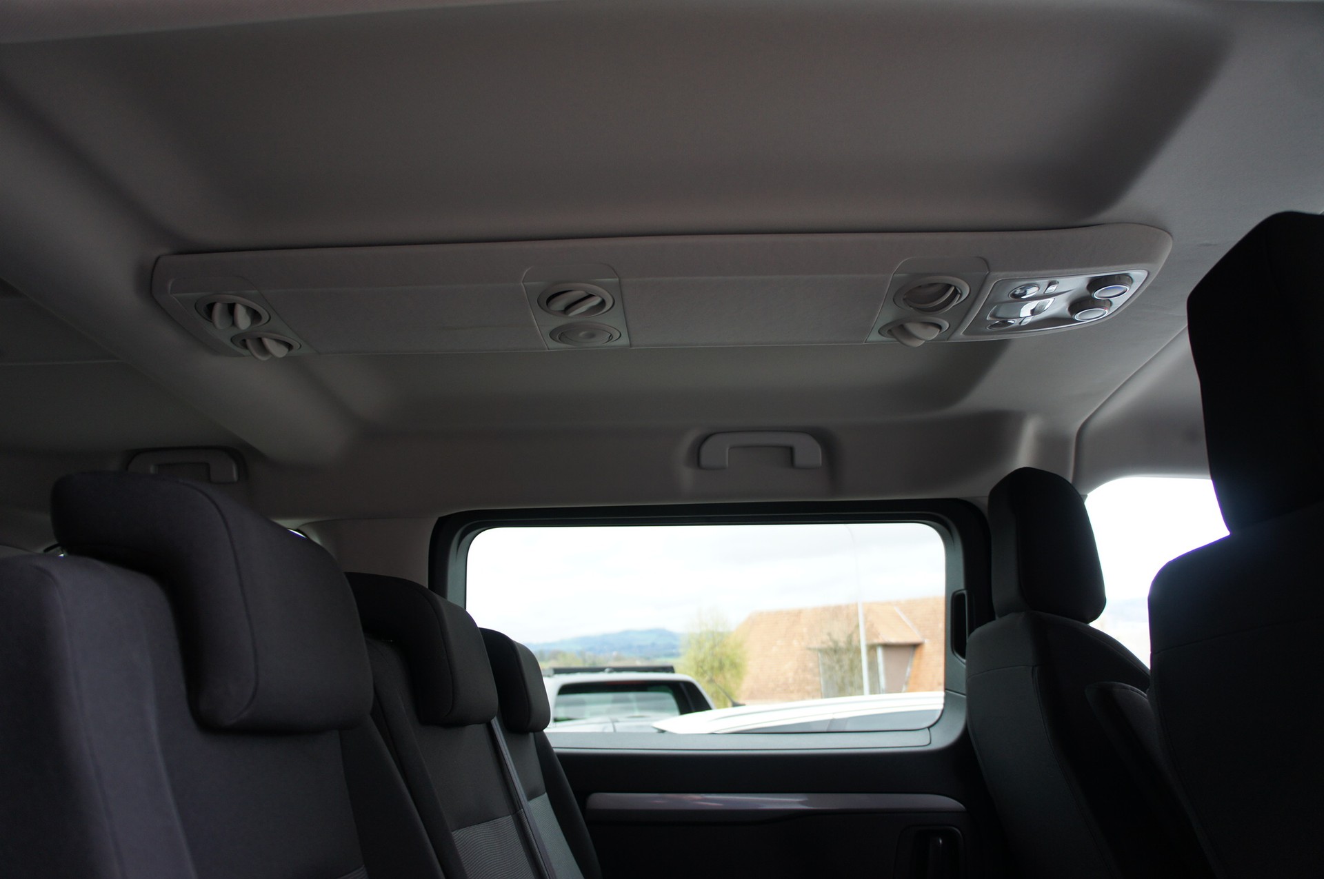 PEUGEOT Traveller 2.0 BlueHDi Business Standard EAT8-image-11