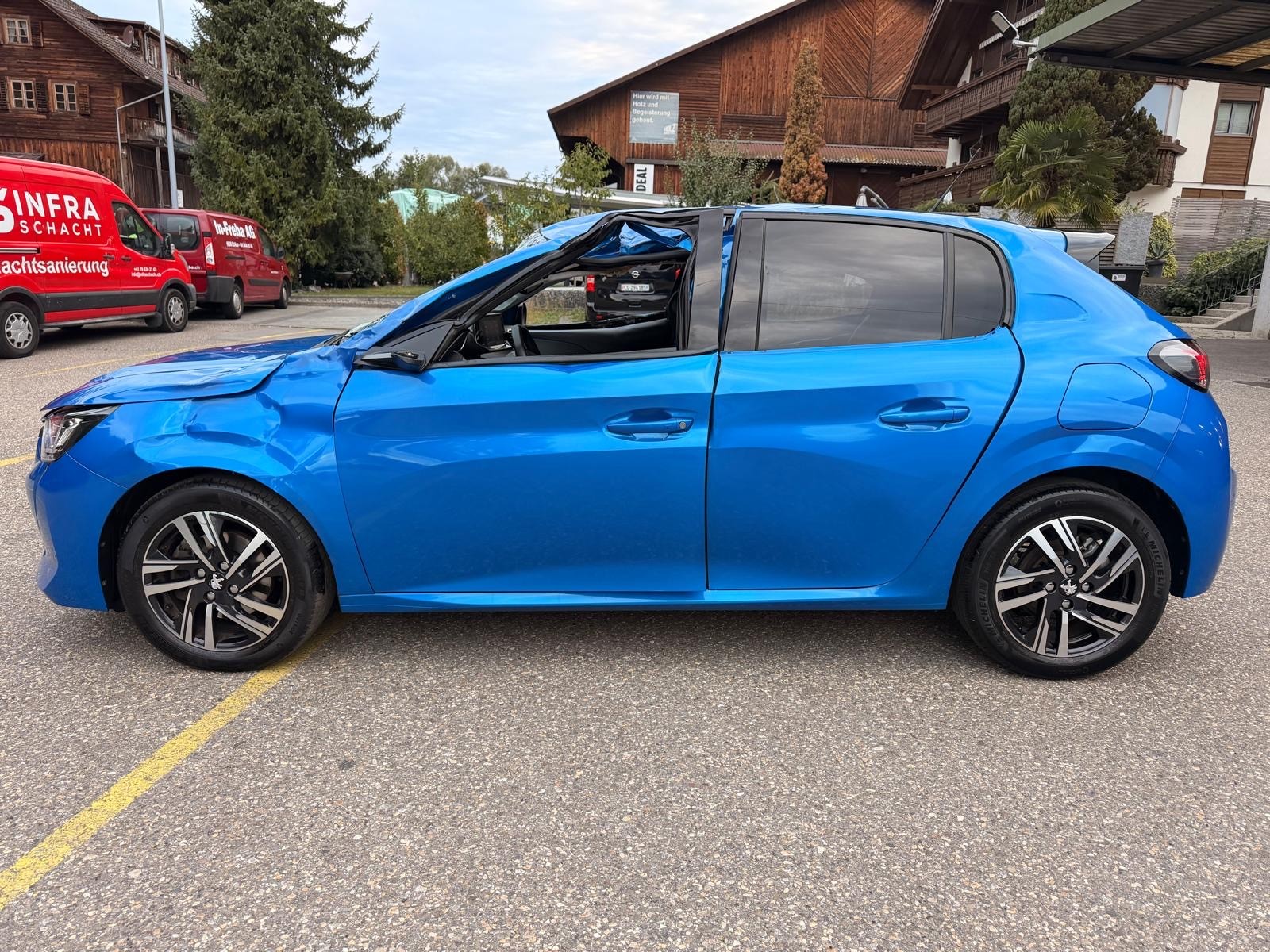 PEUGEOT 208 1.2 PureTech Allure EAT8-image-1