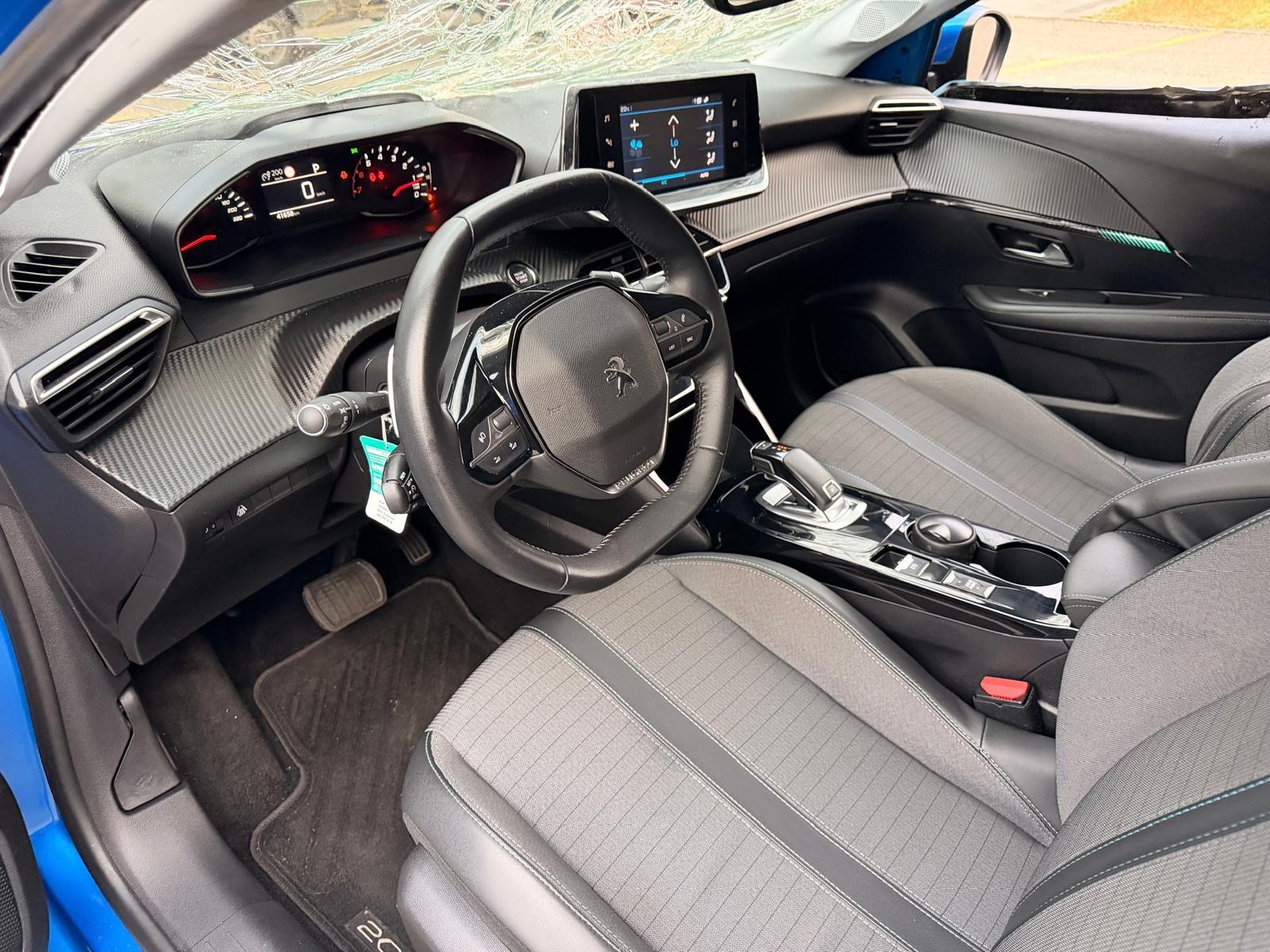 PEUGEOT 208 1.2 PureTech Allure EAT8-image-10