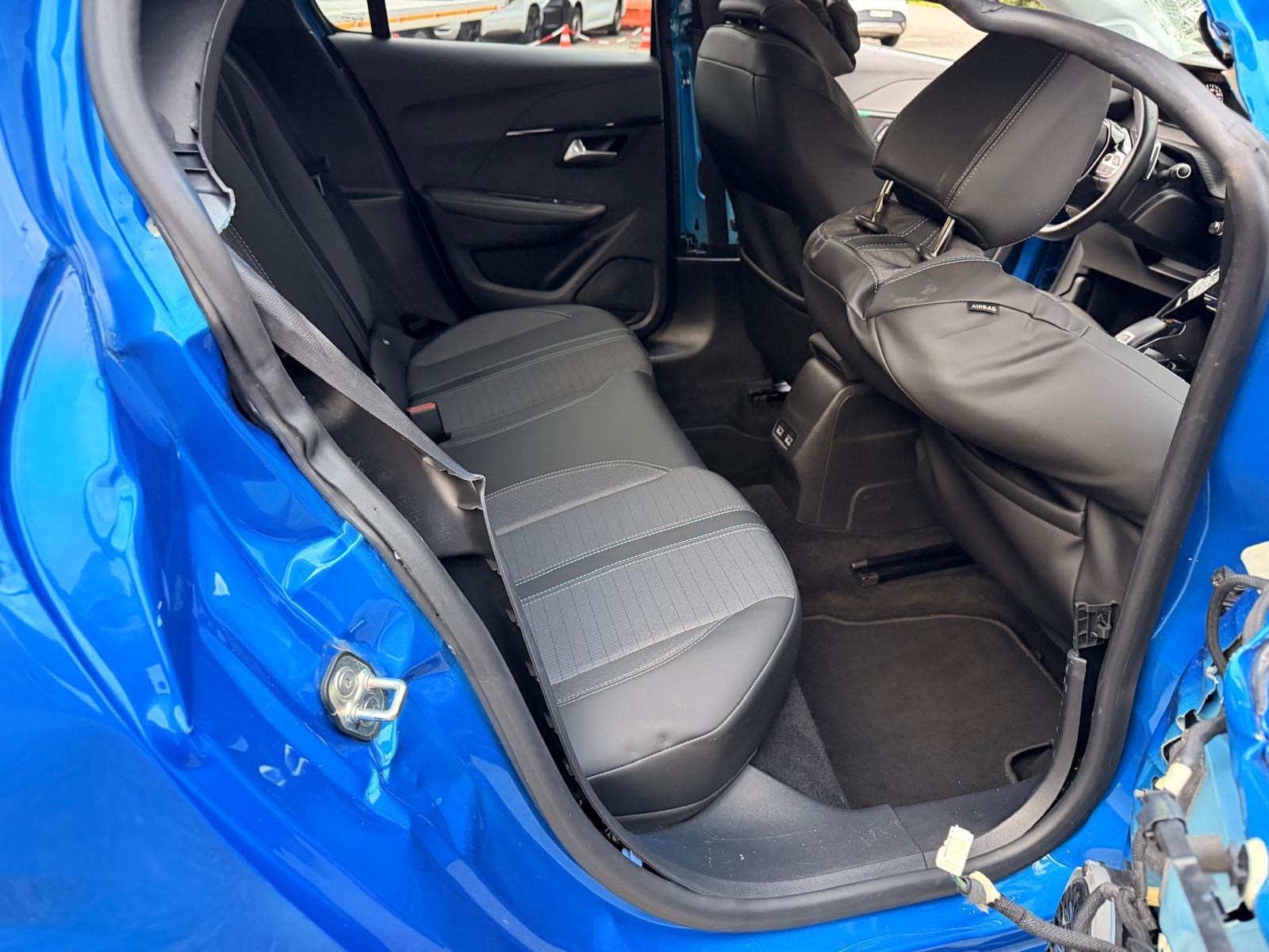 PEUGEOT 208 1.2 PureTech Allure EAT8-image-13