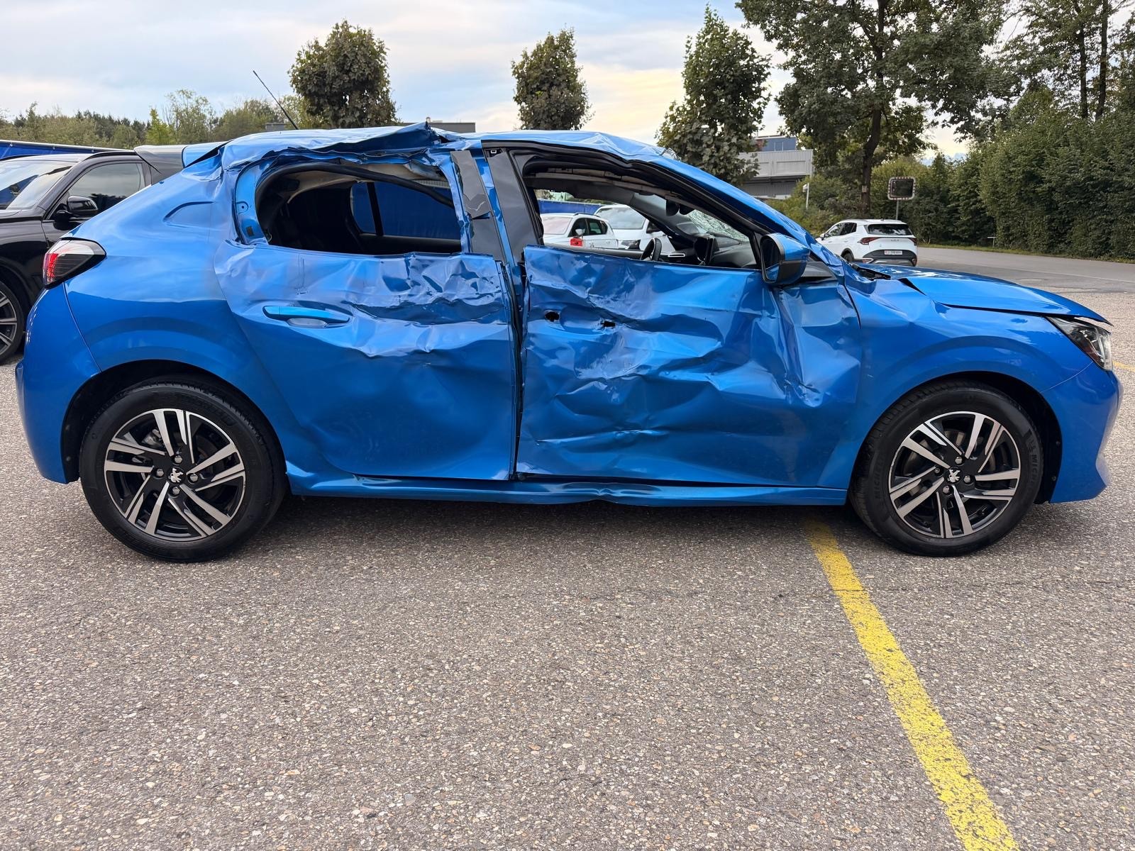 PEUGEOT 208 1.2 PureTech Allure EAT8-image-4