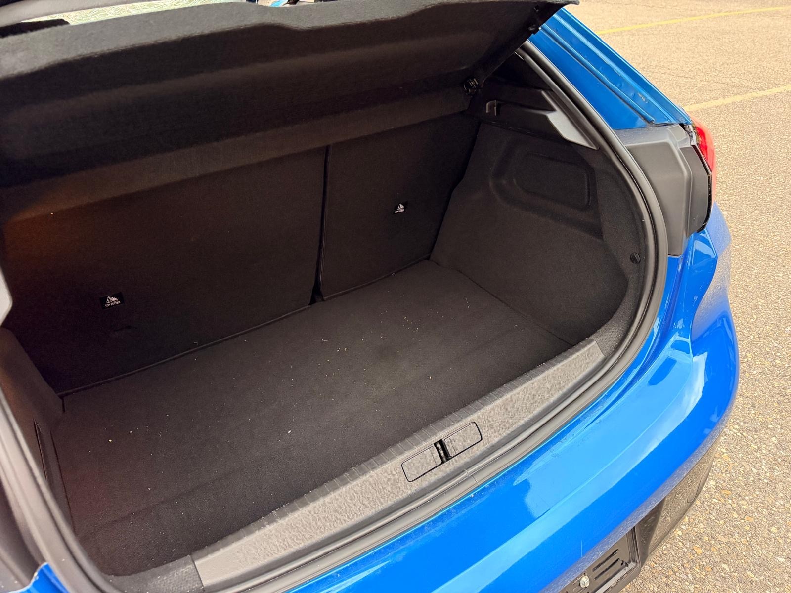 PEUGEOT 208 1.2 PureTech Allure EAT8-image-12