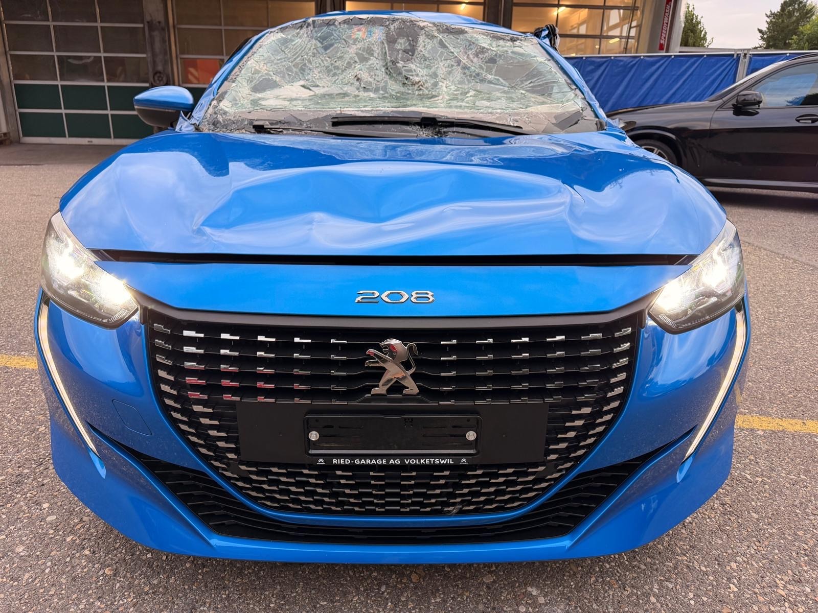 PEUGEOT 208 1.2 PureTech Allure EAT8-image-6