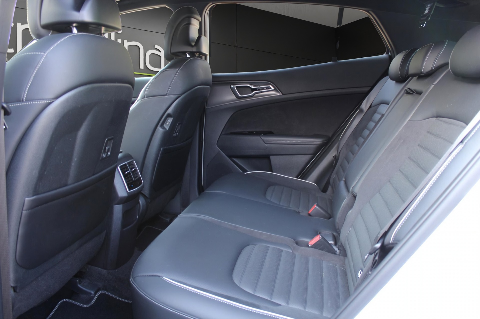 KIA Sportage 1.6 T-GDi Hybrid GT-Line-image-10