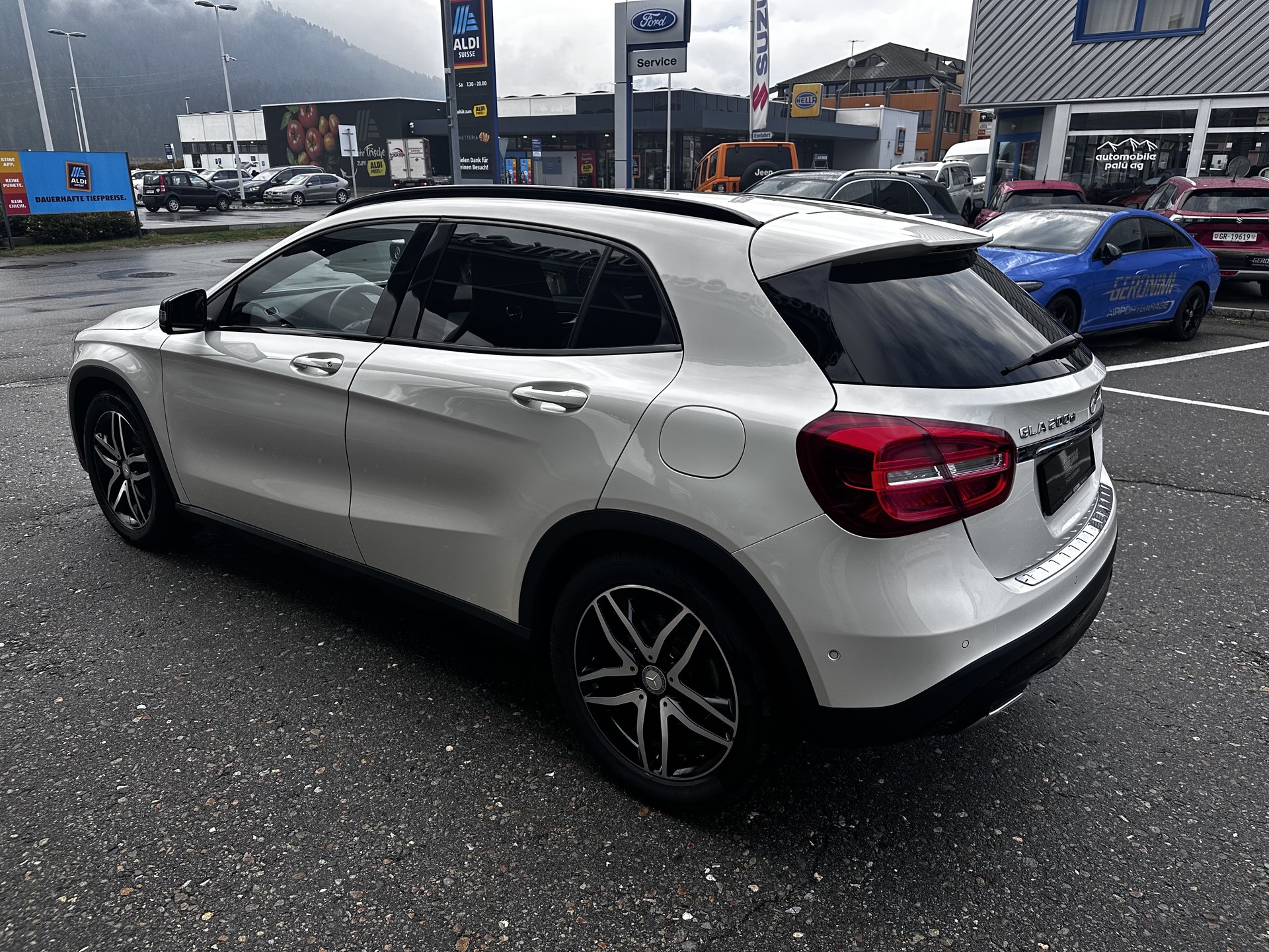 MERCEDES-BENZ GLA 200 d Urban 4matic-image-6