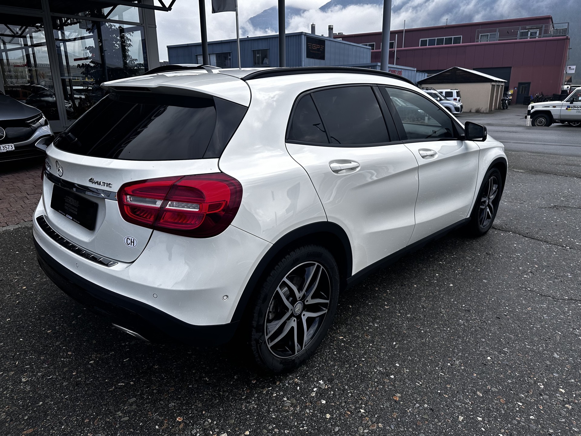 MERCEDES-BENZ GLA 200 d Urban 4matic-image-8