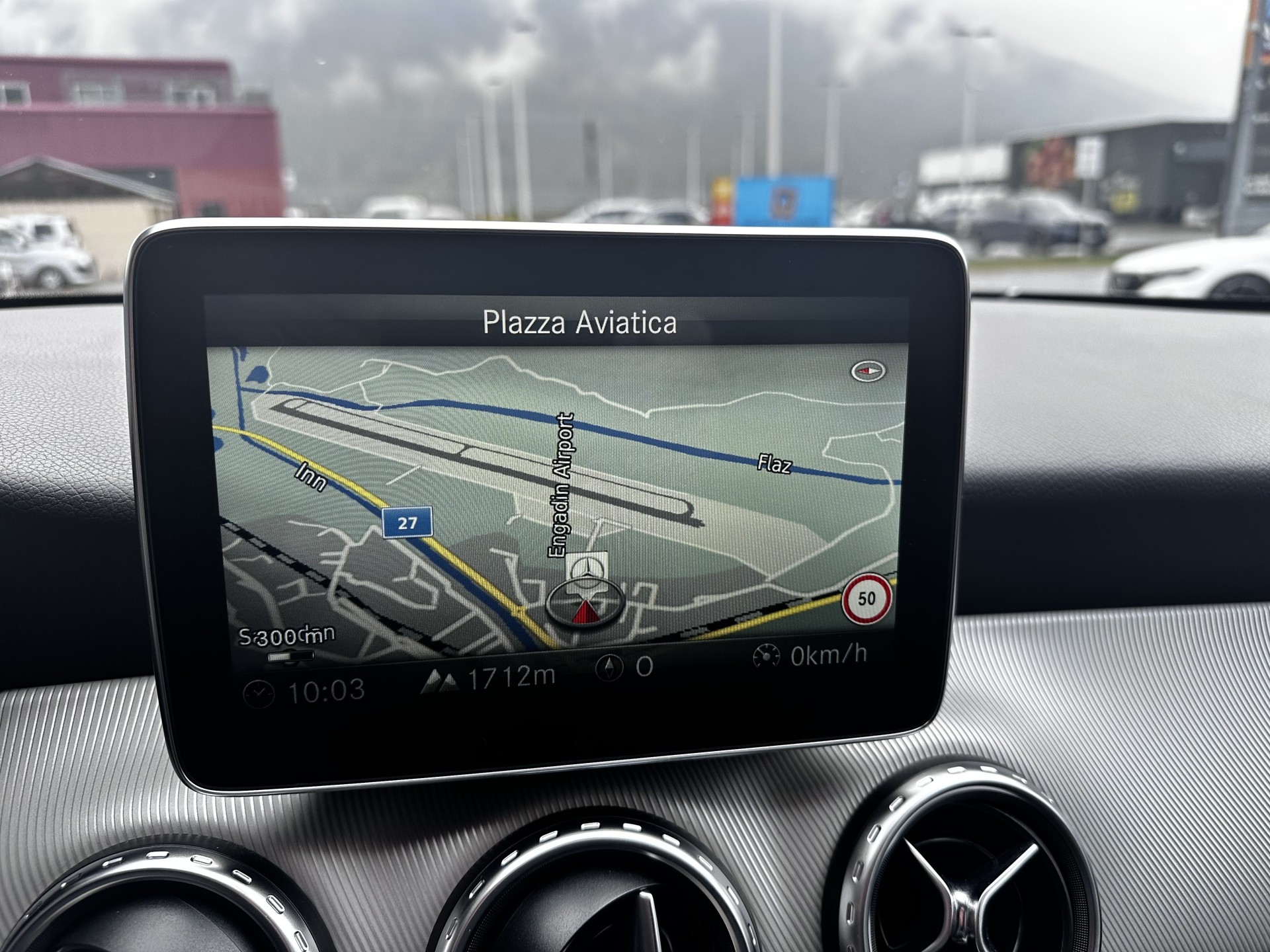 MERCEDES-BENZ GLA 200 d Urban 4matic-image-12