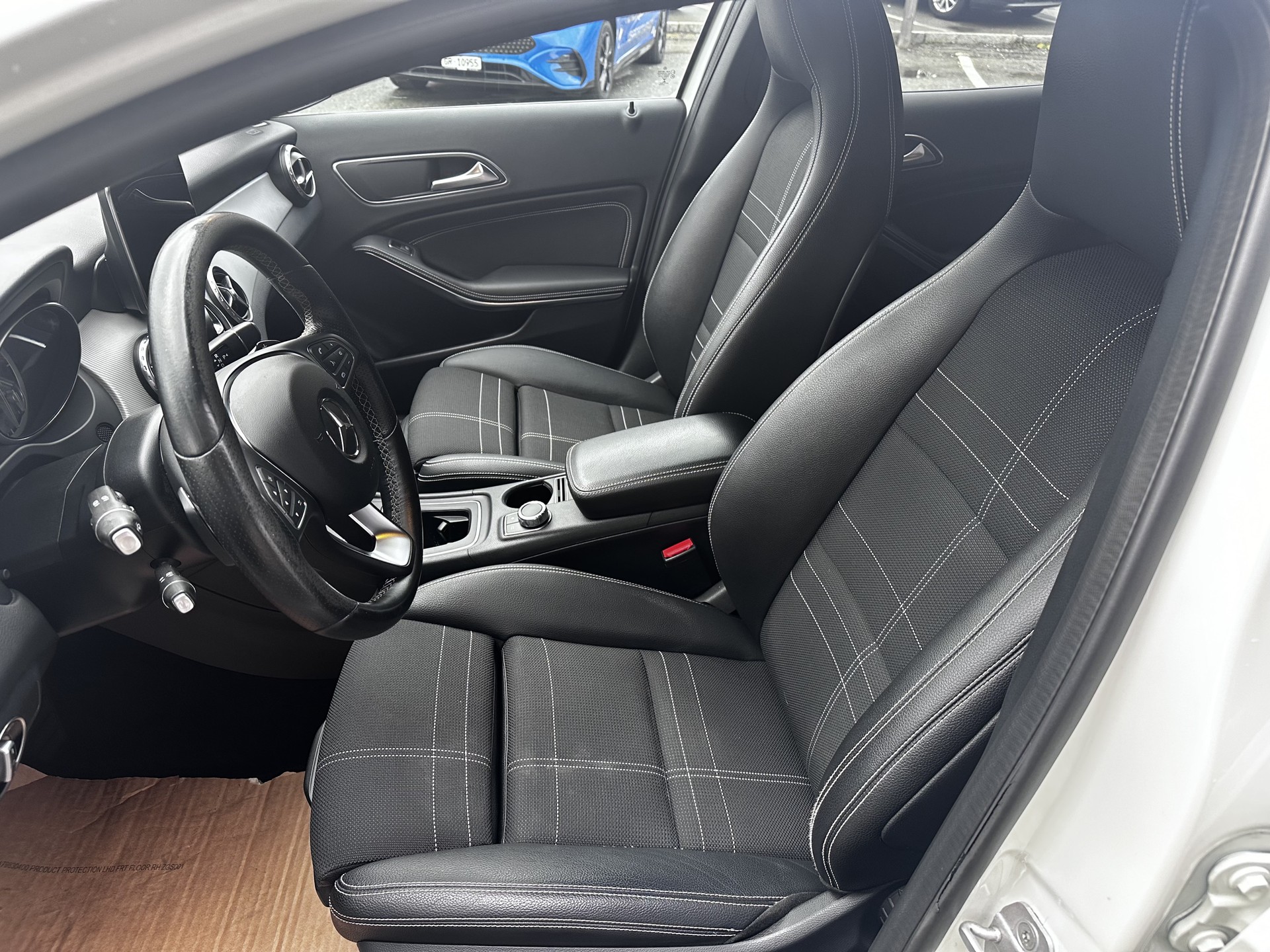 MERCEDES-BENZ GLA 200 d Urban 4matic-image-10