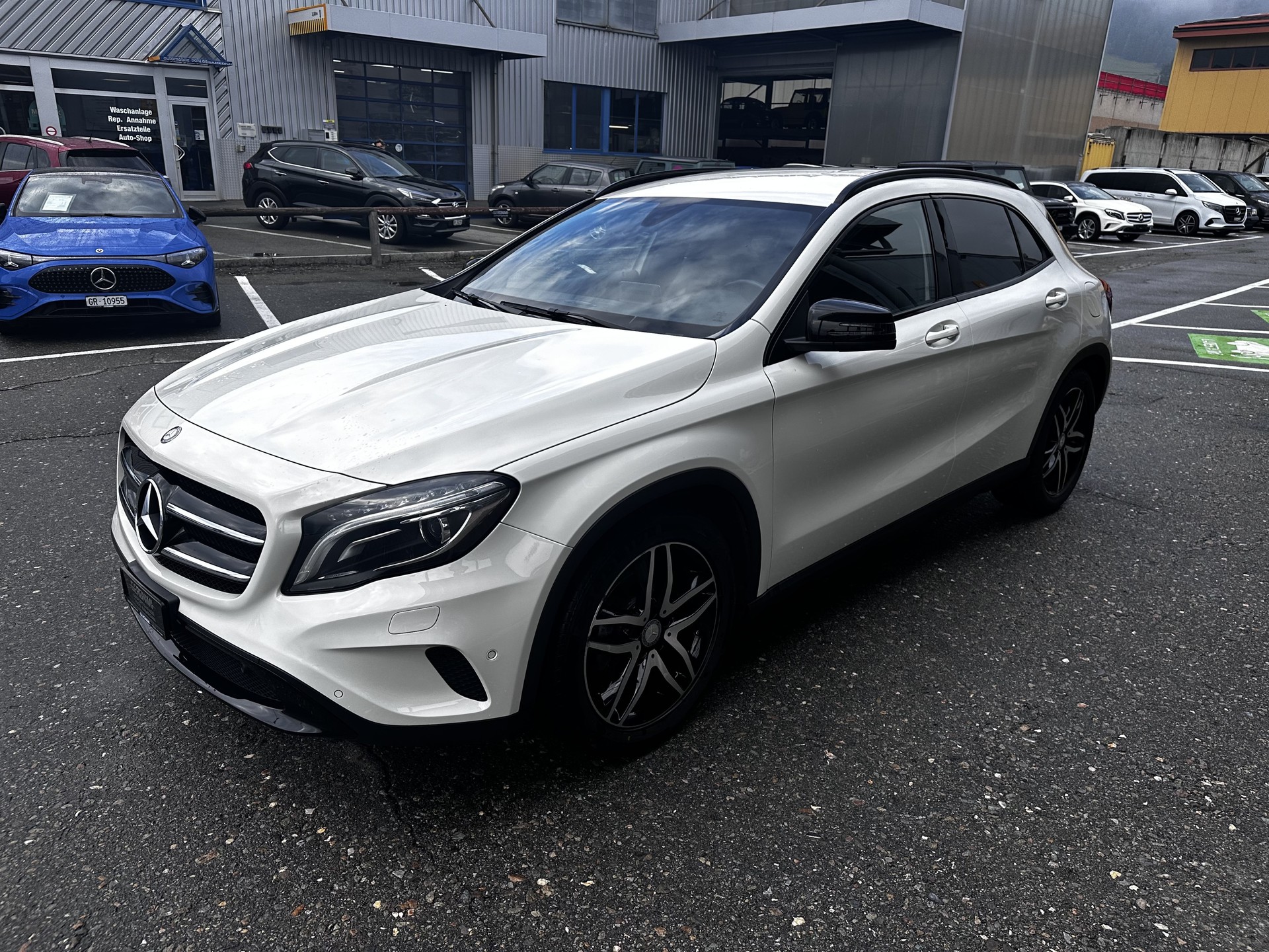 MERCEDES-BENZ GLA 200 d Urban 4matic-image-4