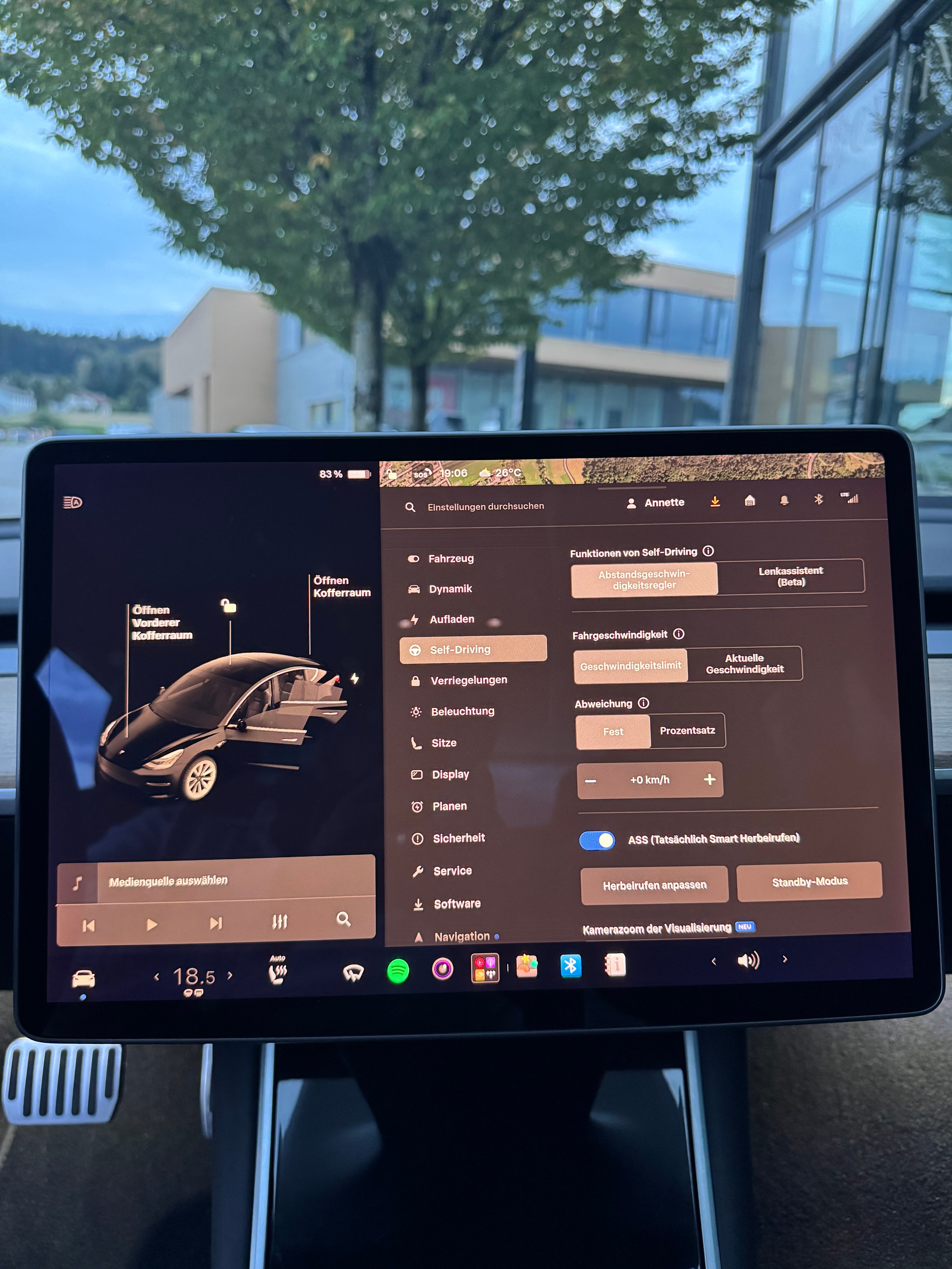 TESLA Model 3 Long Range Dual Motor AWD / Enhanced Autopilot-image-17