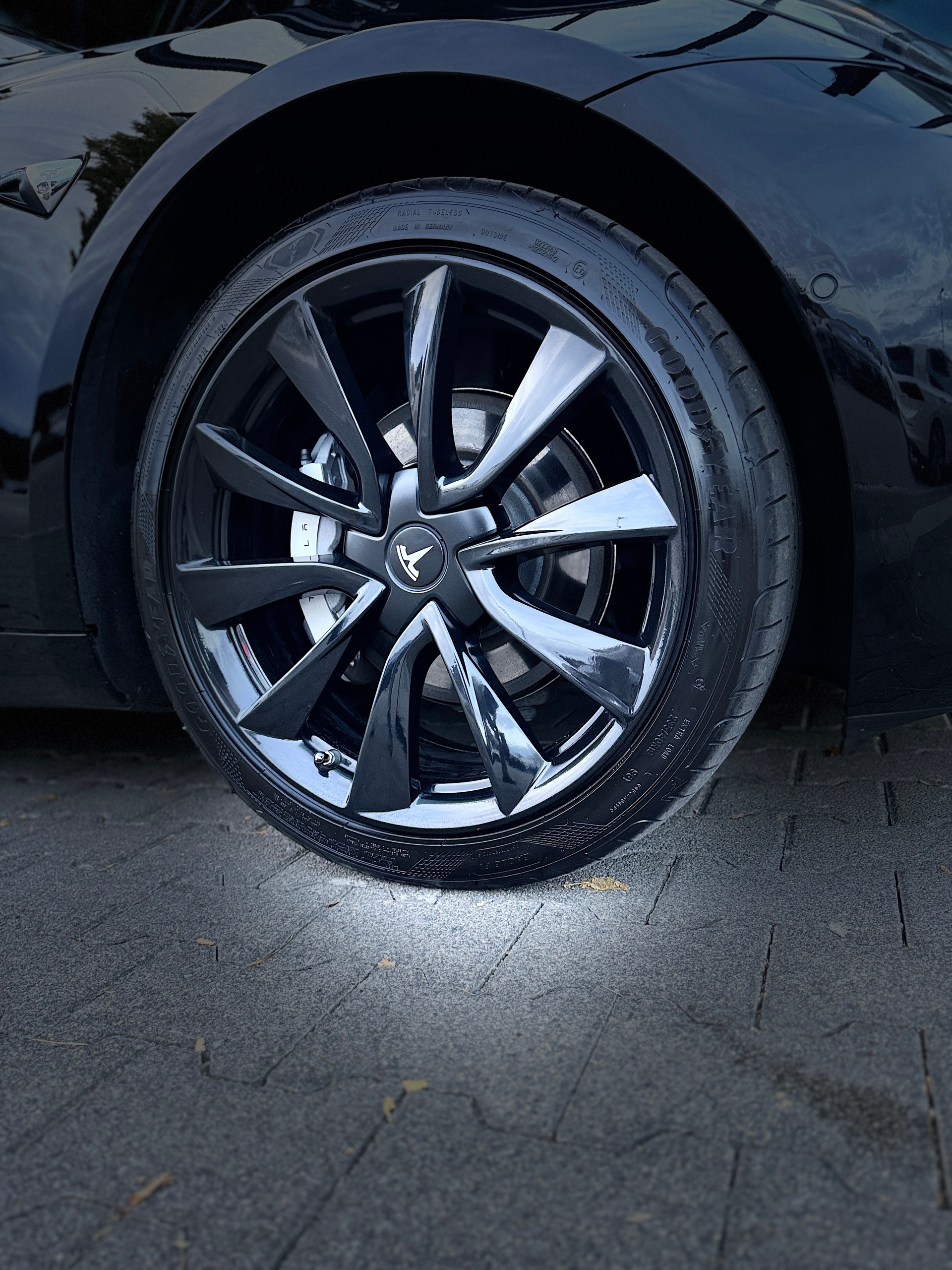 TESLA Model 3 Long Range Dual Motor AWD / Enhanced Autopilot-image-13