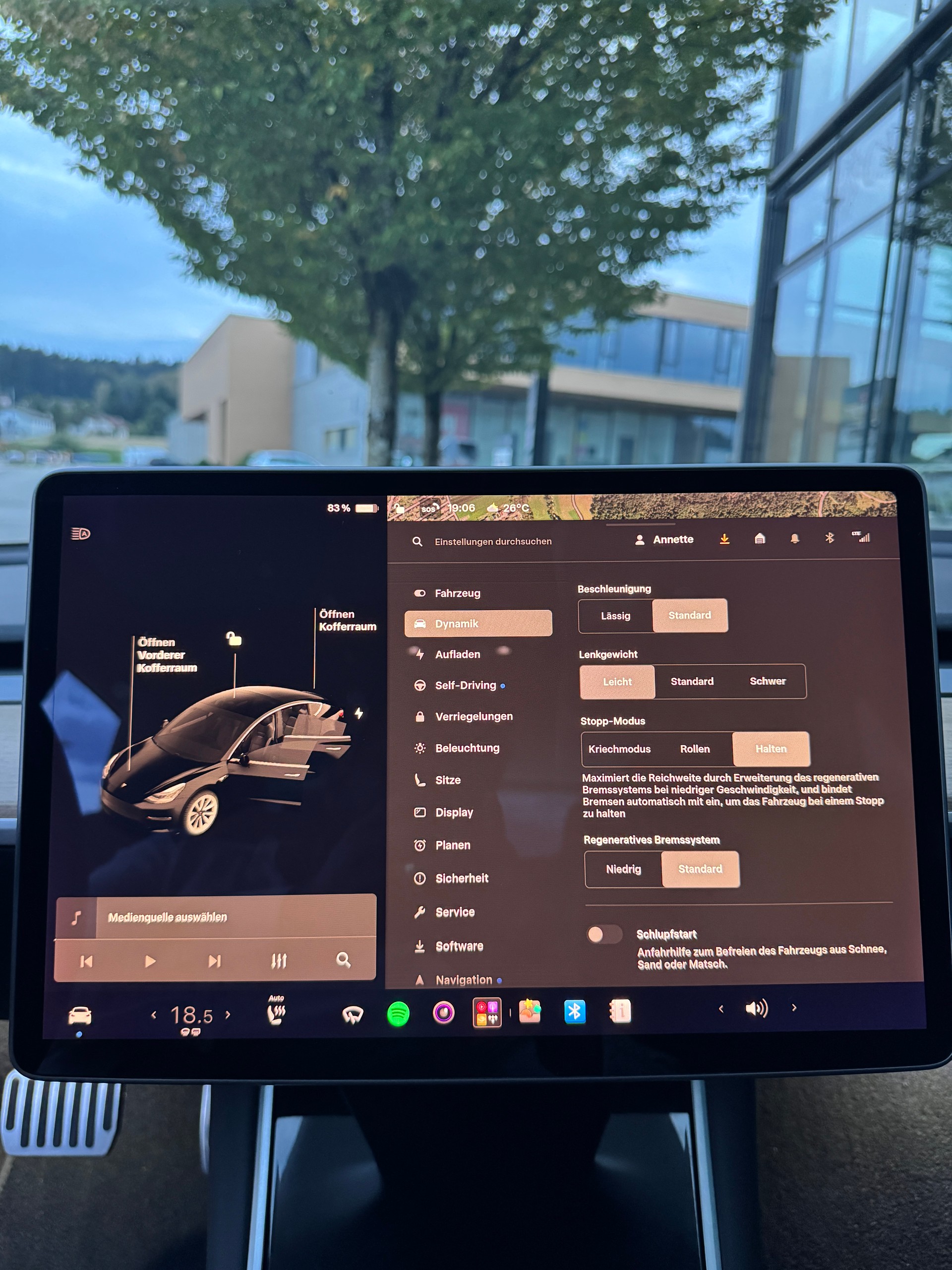TESLA Model 3 Long Range Dual Motor AWD / Enhanced Autopilot-image-16