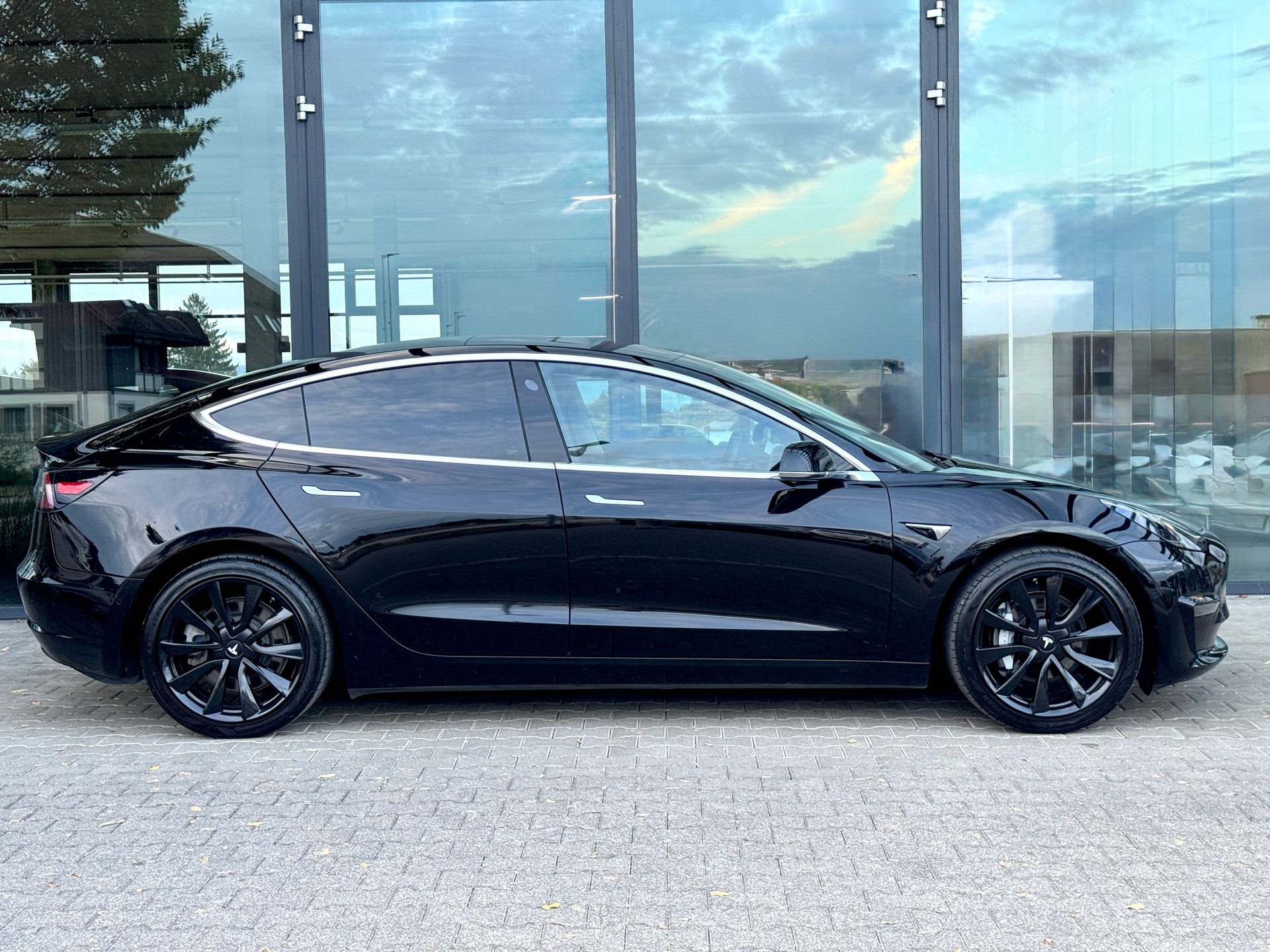 TESLA Model 3 Long Range Dual Motor AWD / Enhanced Autopilot-image-6