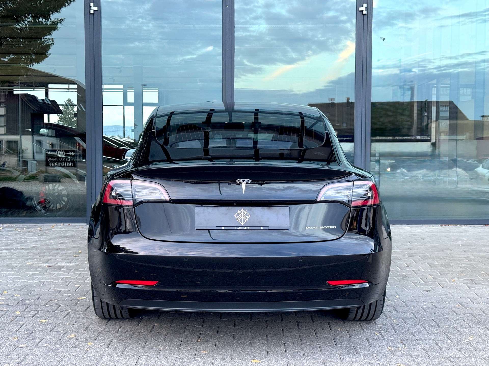 TESLA Model 3 Long Range Dual Motor AWD / Enhanced Autopilot-image-4