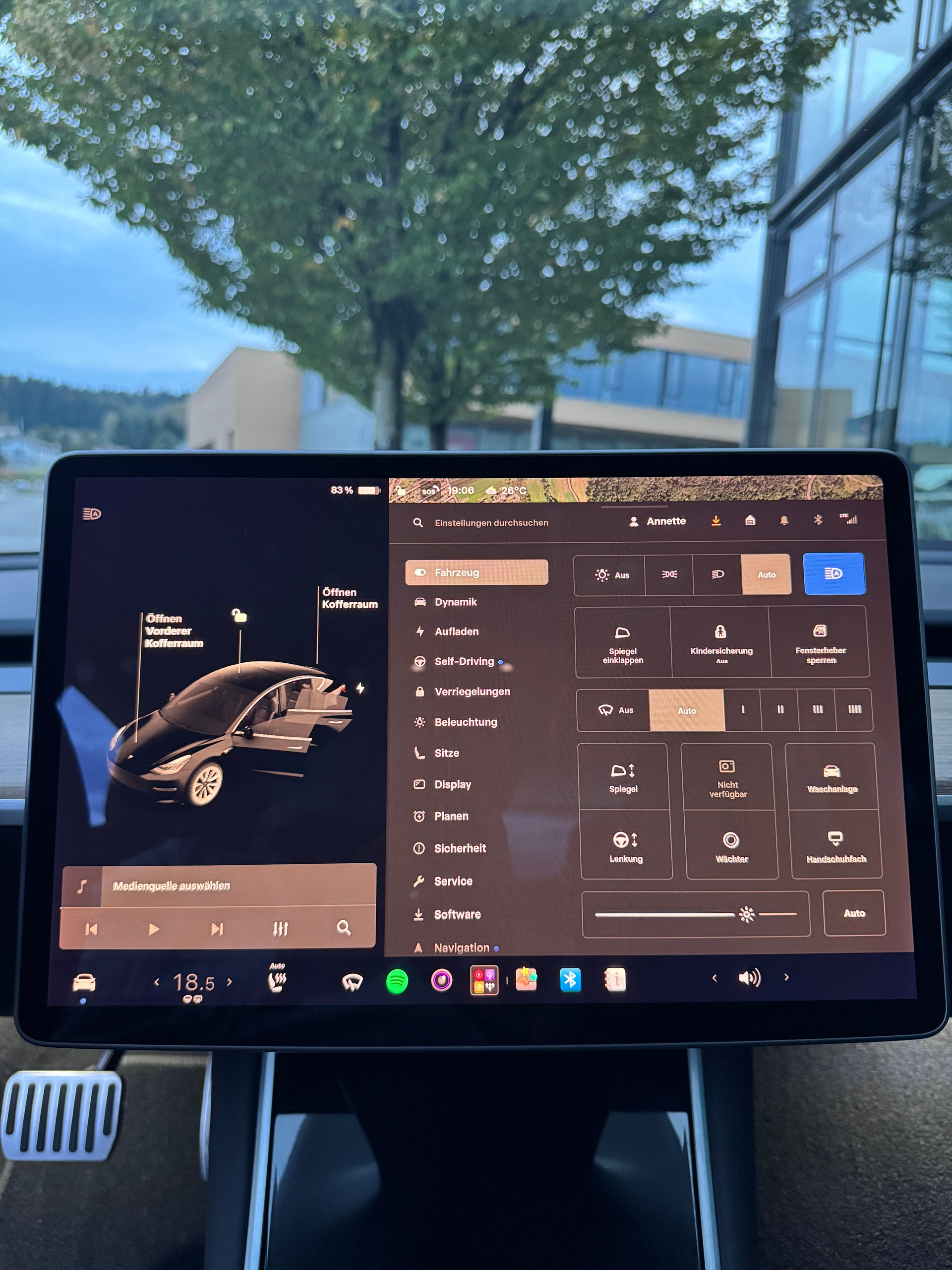 TESLA Model 3 Long Range Dual Motor AWD / Enhanced Autopilot-image-15