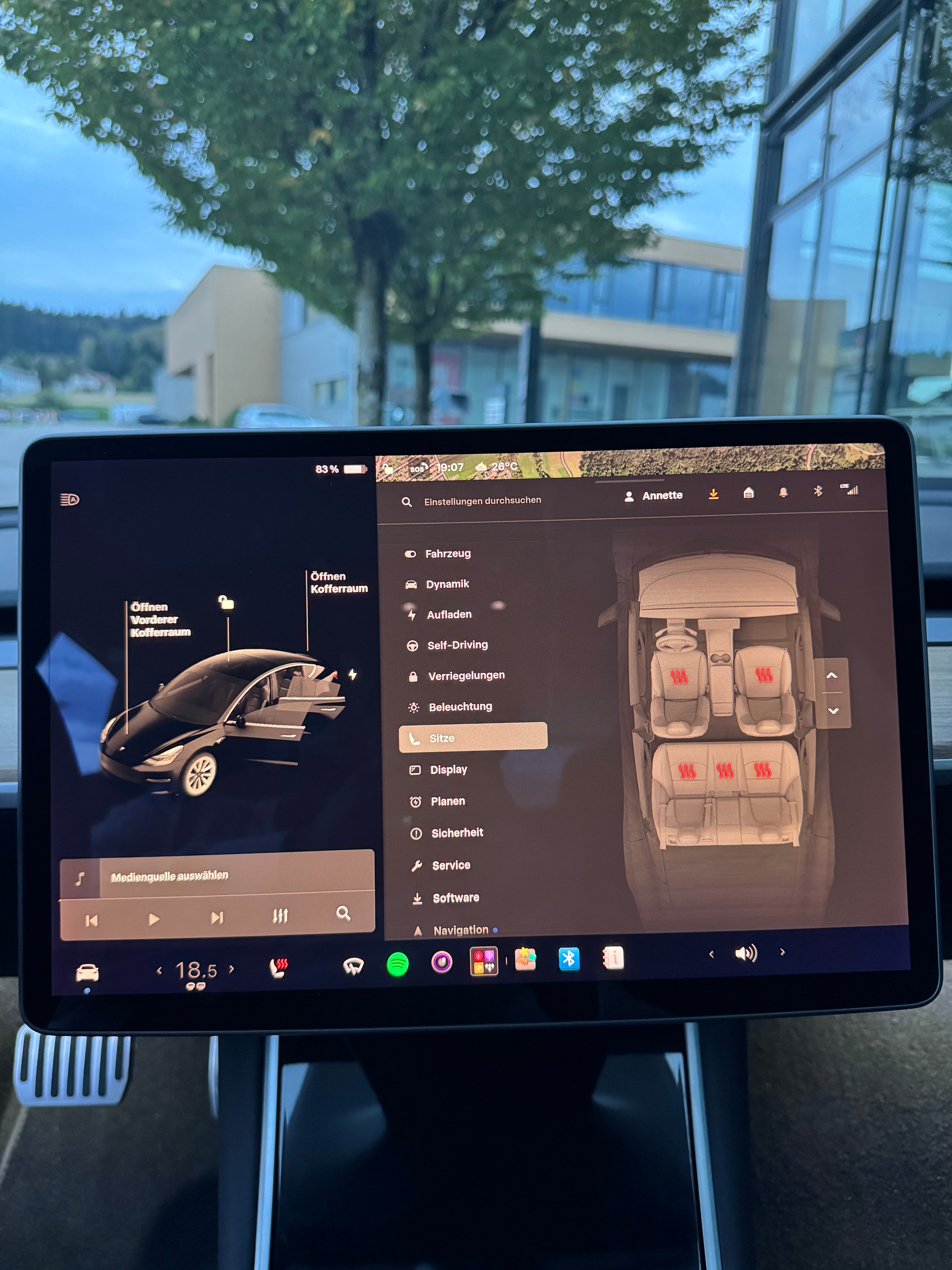 TESLA Model 3 Long Range Dual Motor AWD / Enhanced Autopilot-image-18