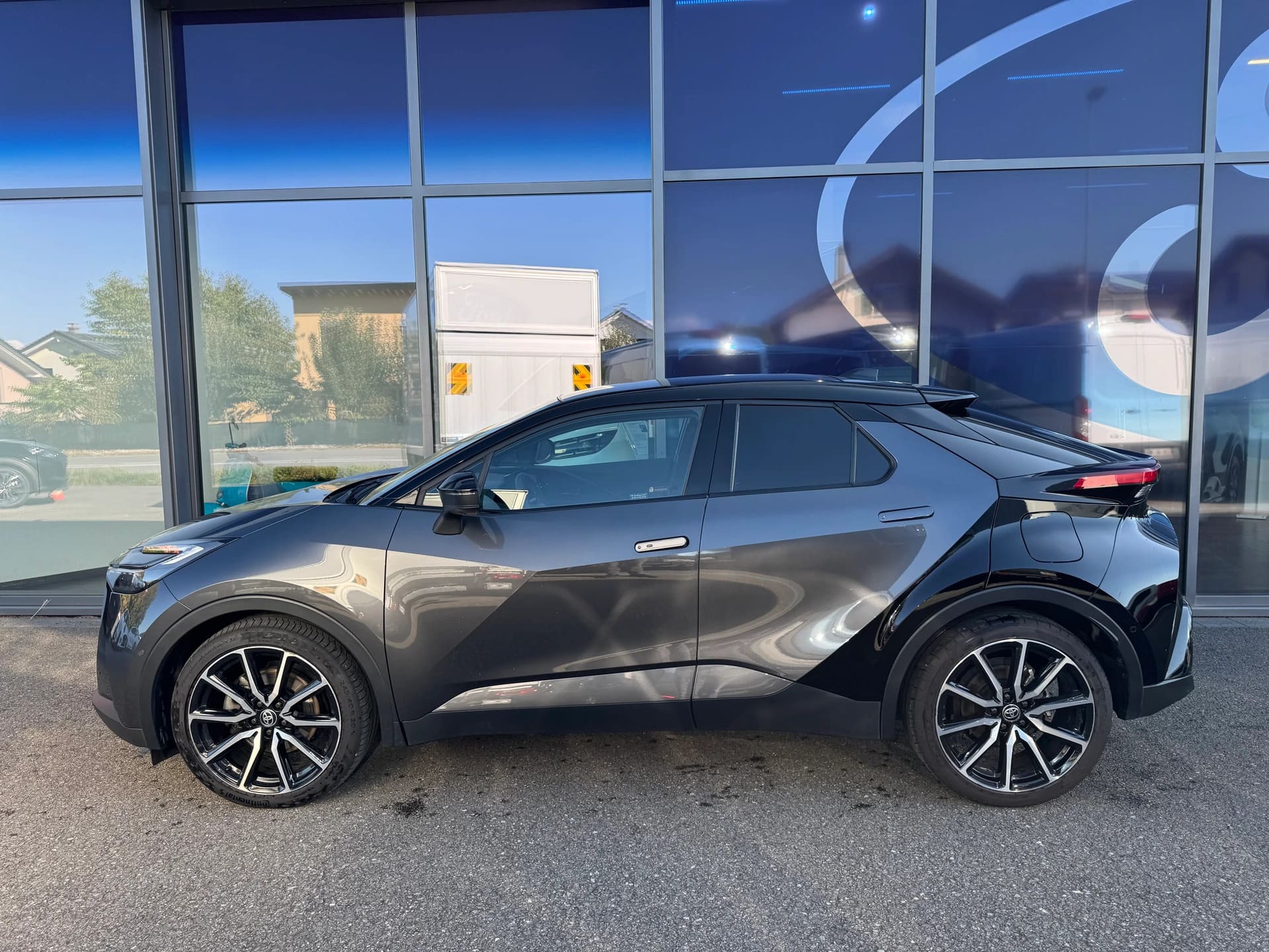 TOYOTA C-HR 2.0 HEV GR Sport 4x4-showroom-element-2