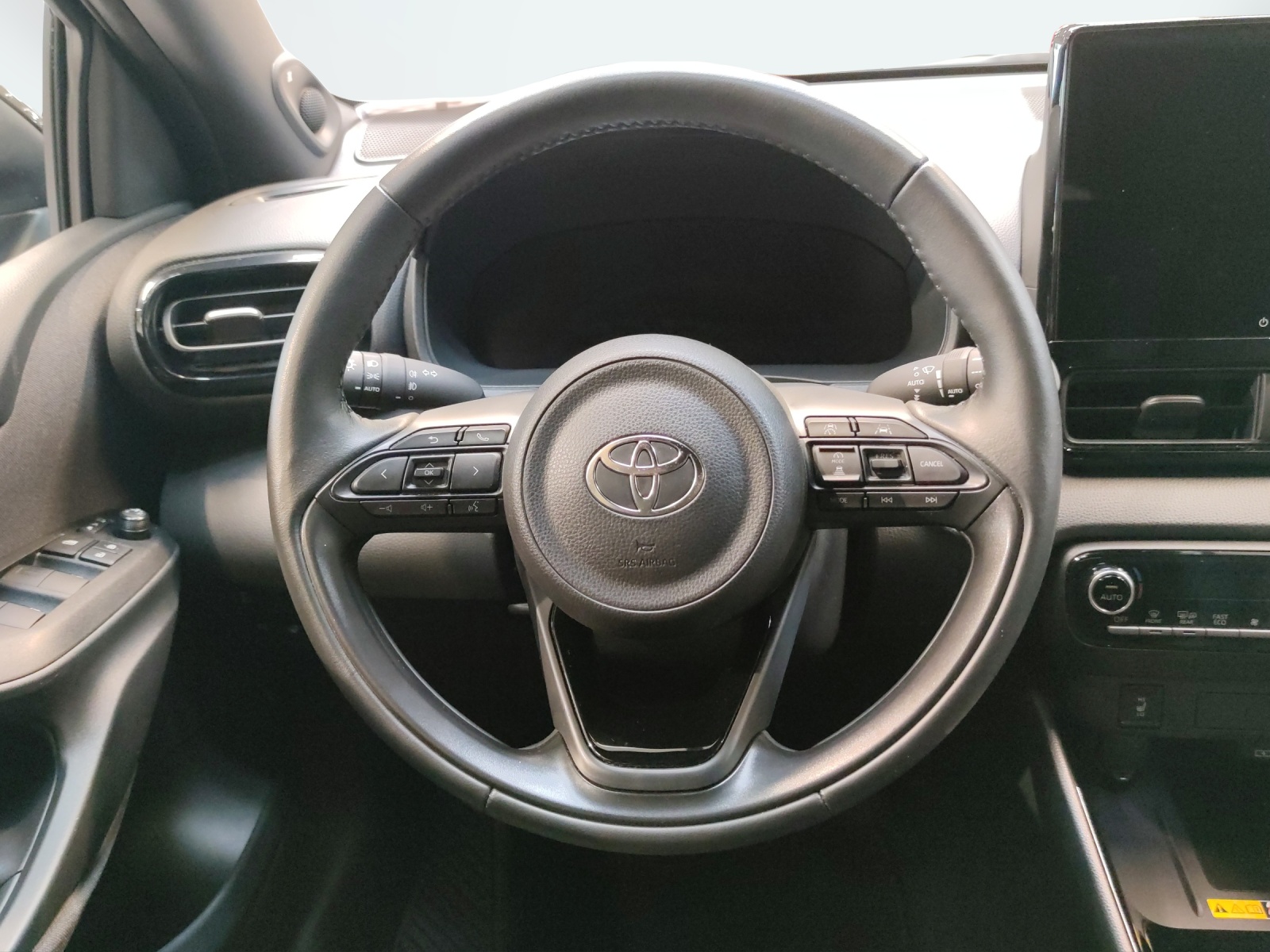 TOYOTA Yaris 1.5 VVT-i HSD Premium-image-10