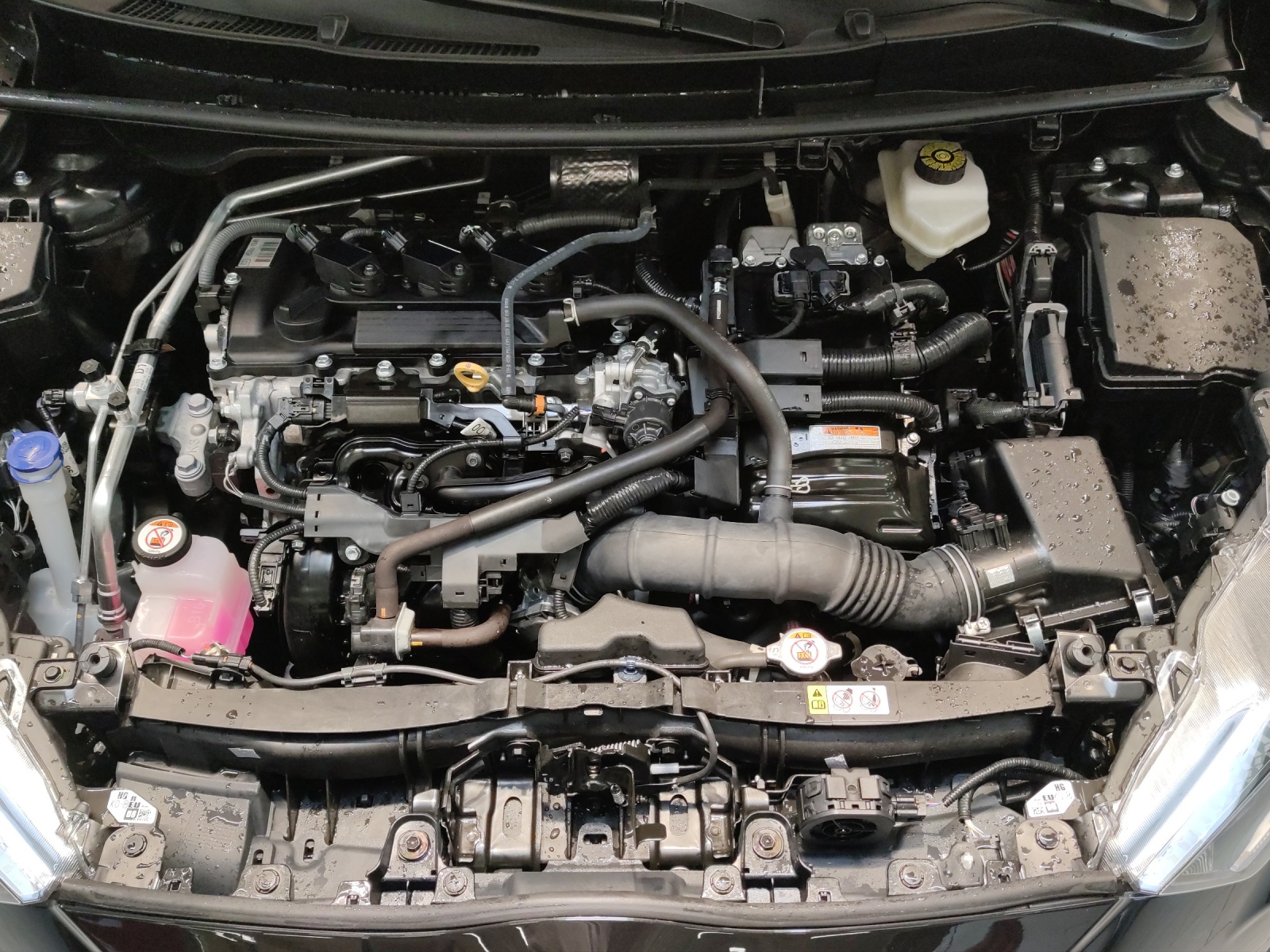 TOYOTA Yaris 1.5 VVT-i HSD Premium-image-5