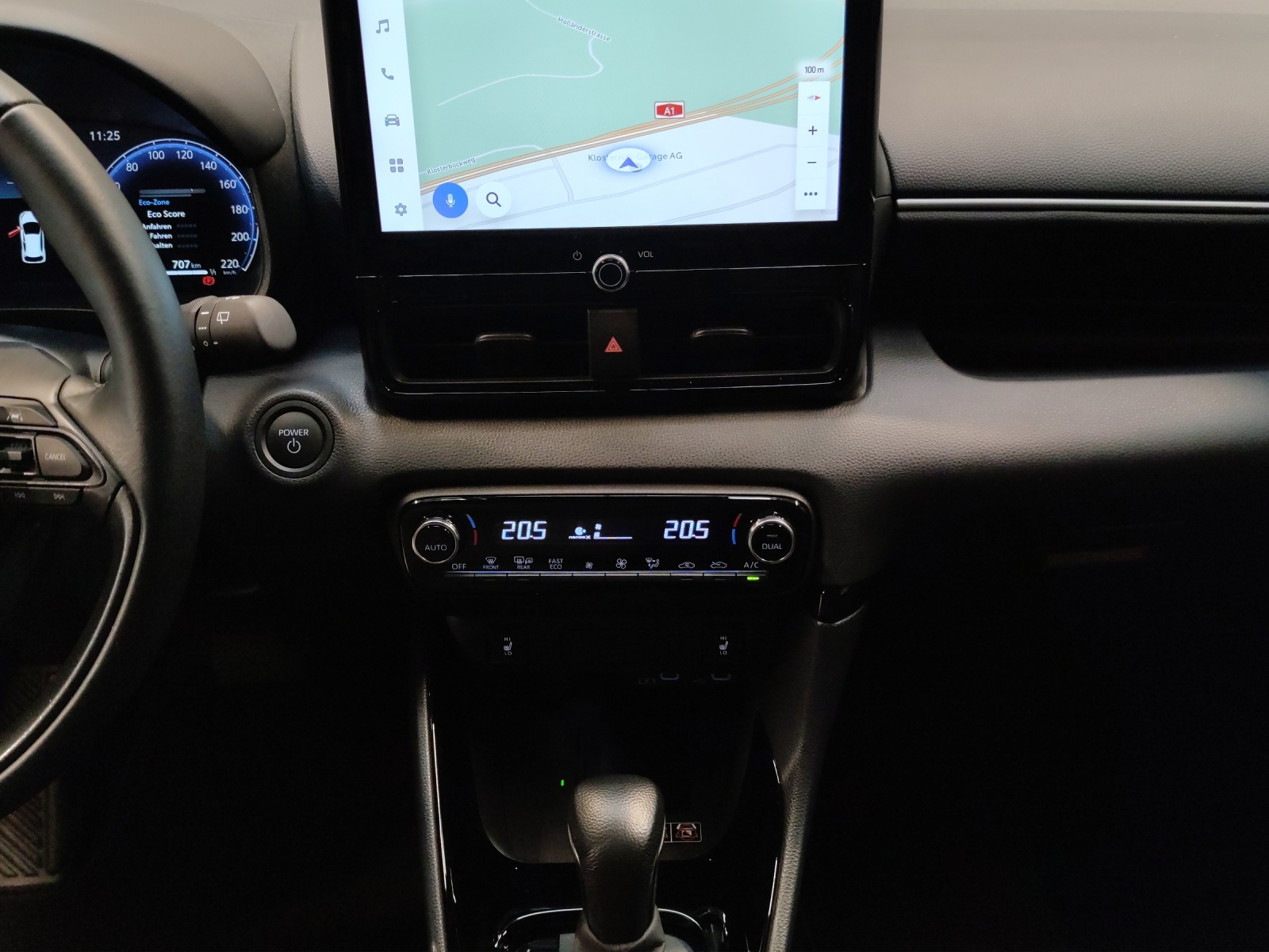 TOYOTA Yaris 1.5 VVT-i HSD Premium-image-12