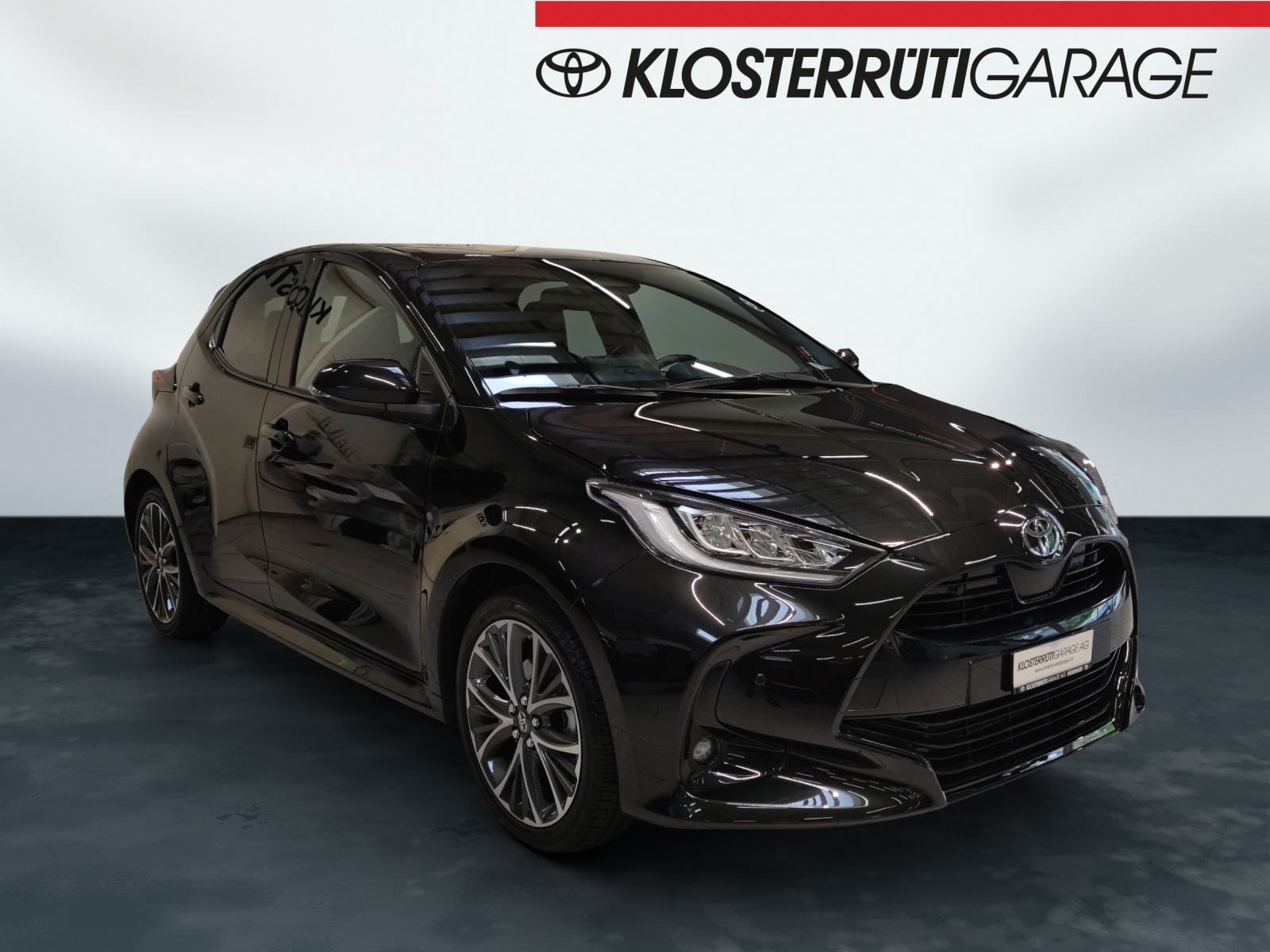 TOYOTA Yaris 1.5 VVT-i HSD Premium-showroom-element-1