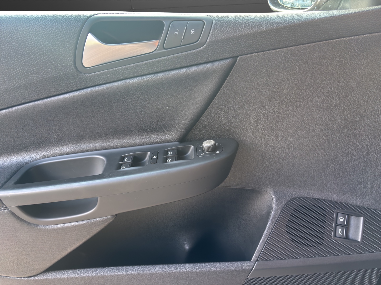 VW Passat Variant 2.0 TDI Advance 4Motion-image-9