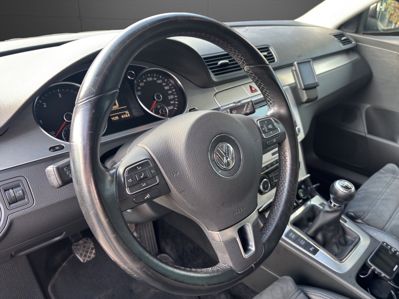 VW Passat Variant 2.0 TDI Advance 4Motion-image-3