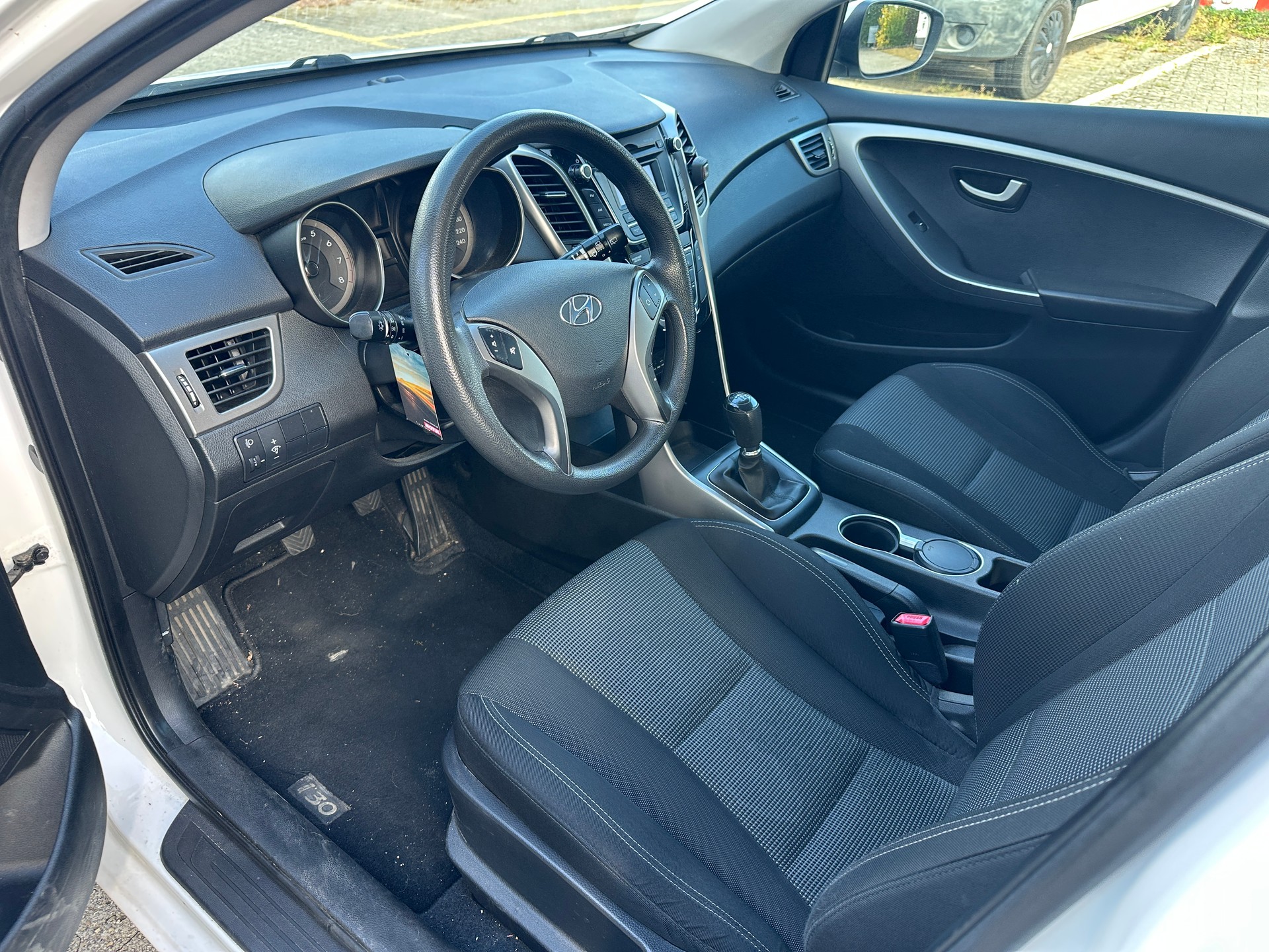 HYUNDAI i30 1.4 Comfort-image-6