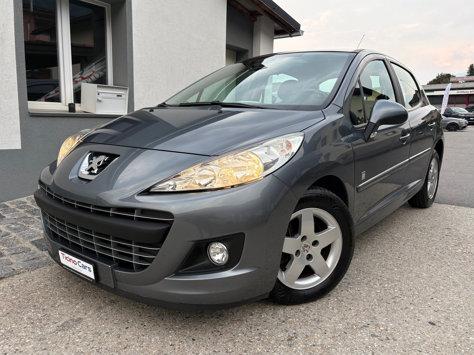 PEUGEOT 207 1.4 16V Swiss Edition-image-1