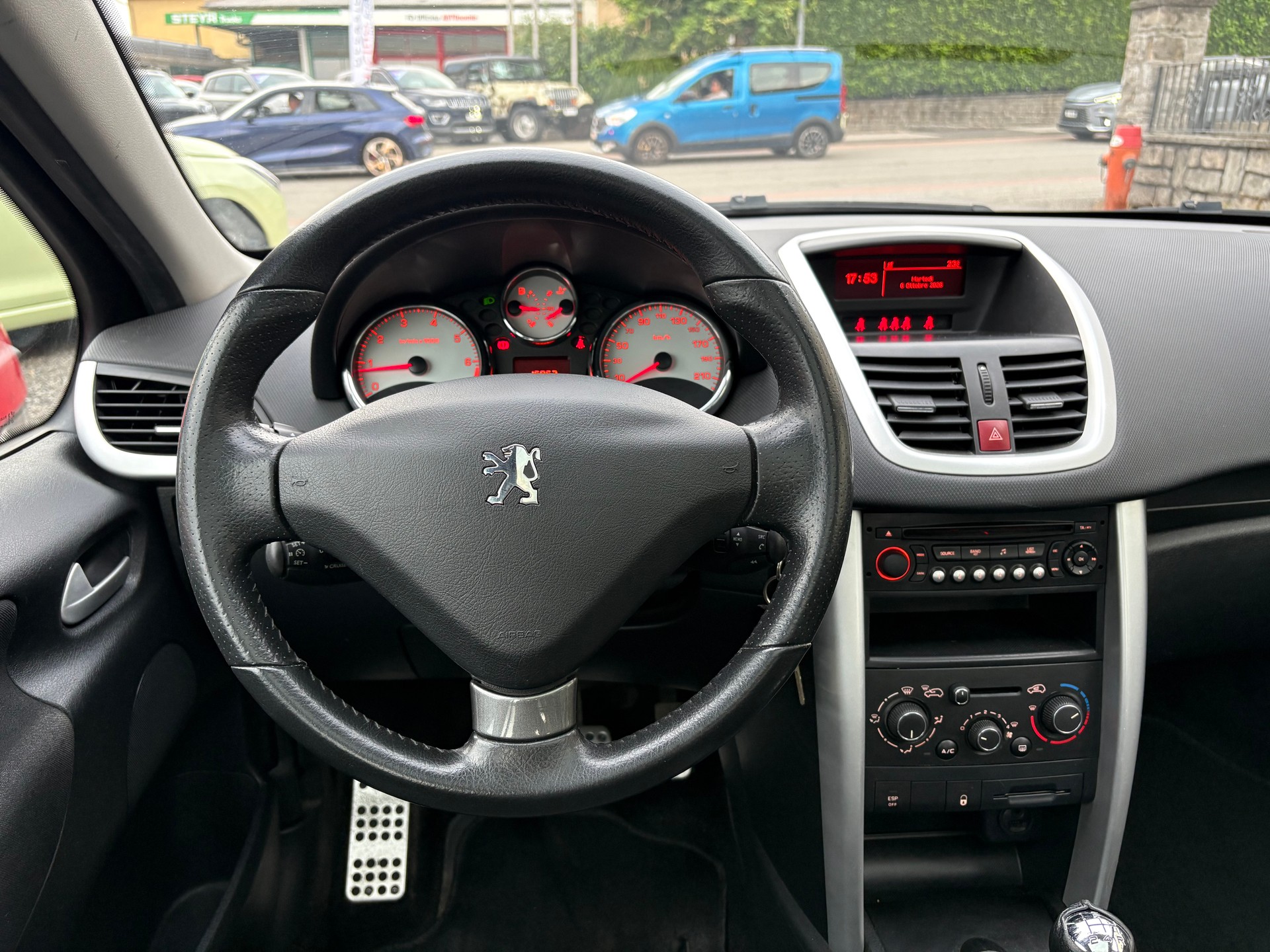 PEUGEOT 207 1.4 16V Swiss Edition-image-11