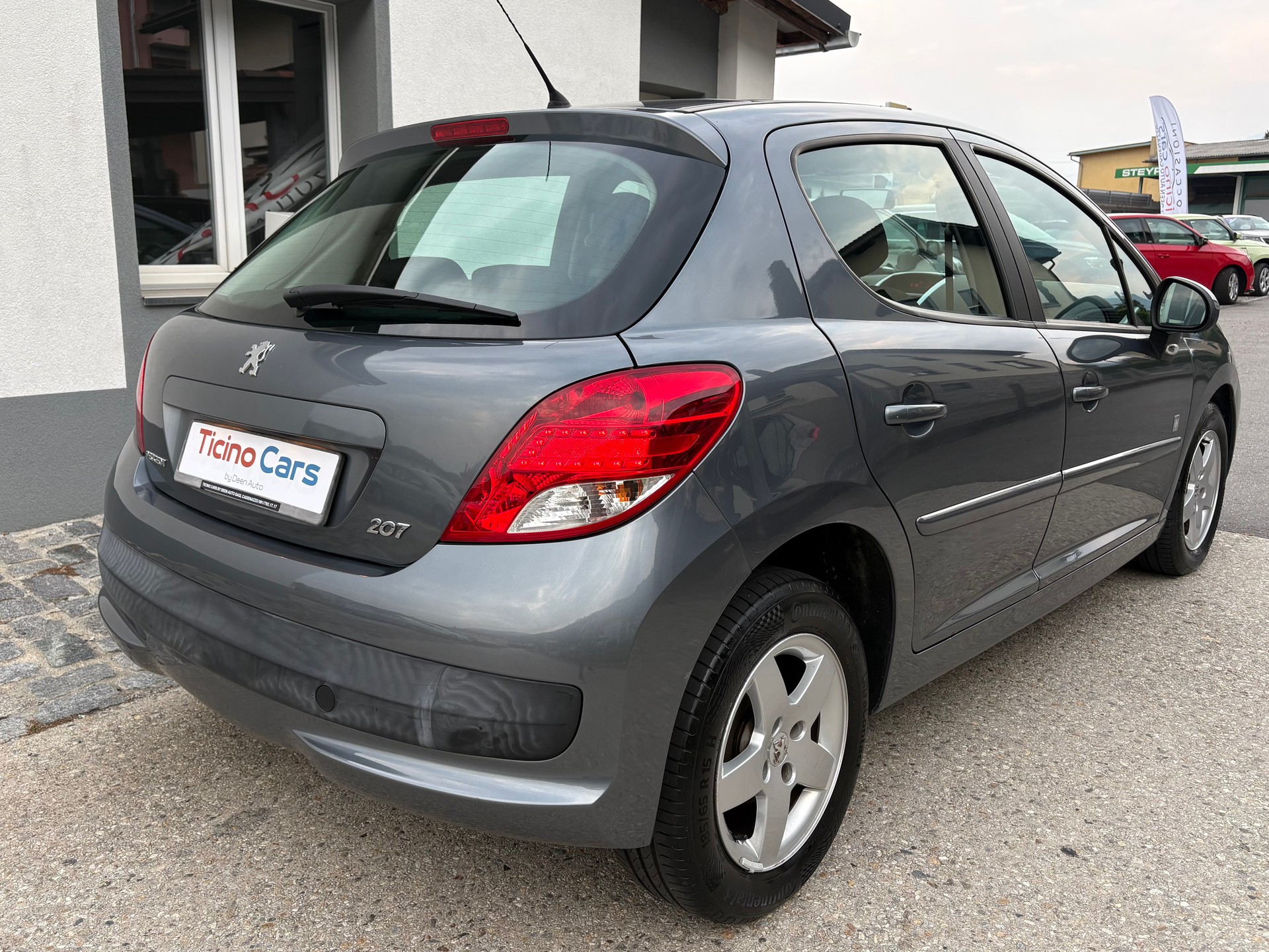 PEUGEOT 207 1.4 16V Swiss Edition-image-3