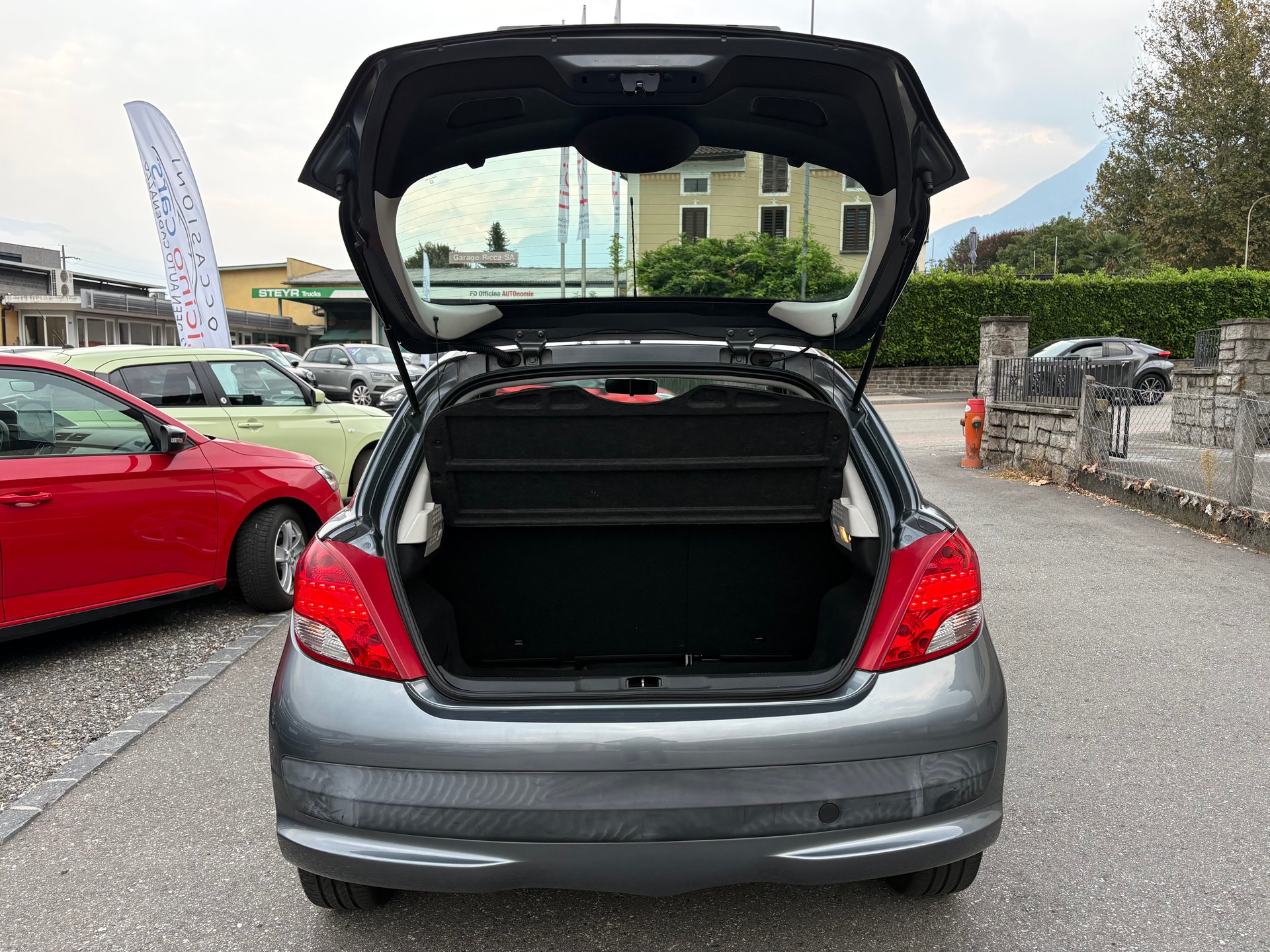PEUGEOT 207 1.4 16V Swiss Edition-image-15