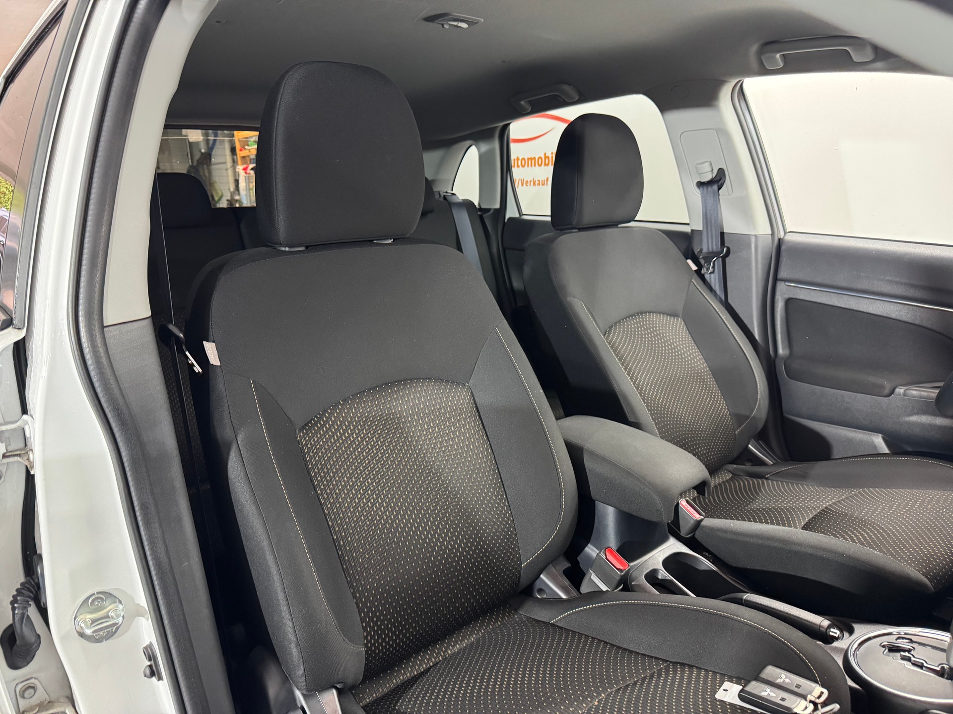 MITSUBISHI ASX 2.2 DID Celebration 300K 4WD Automatic-image-10