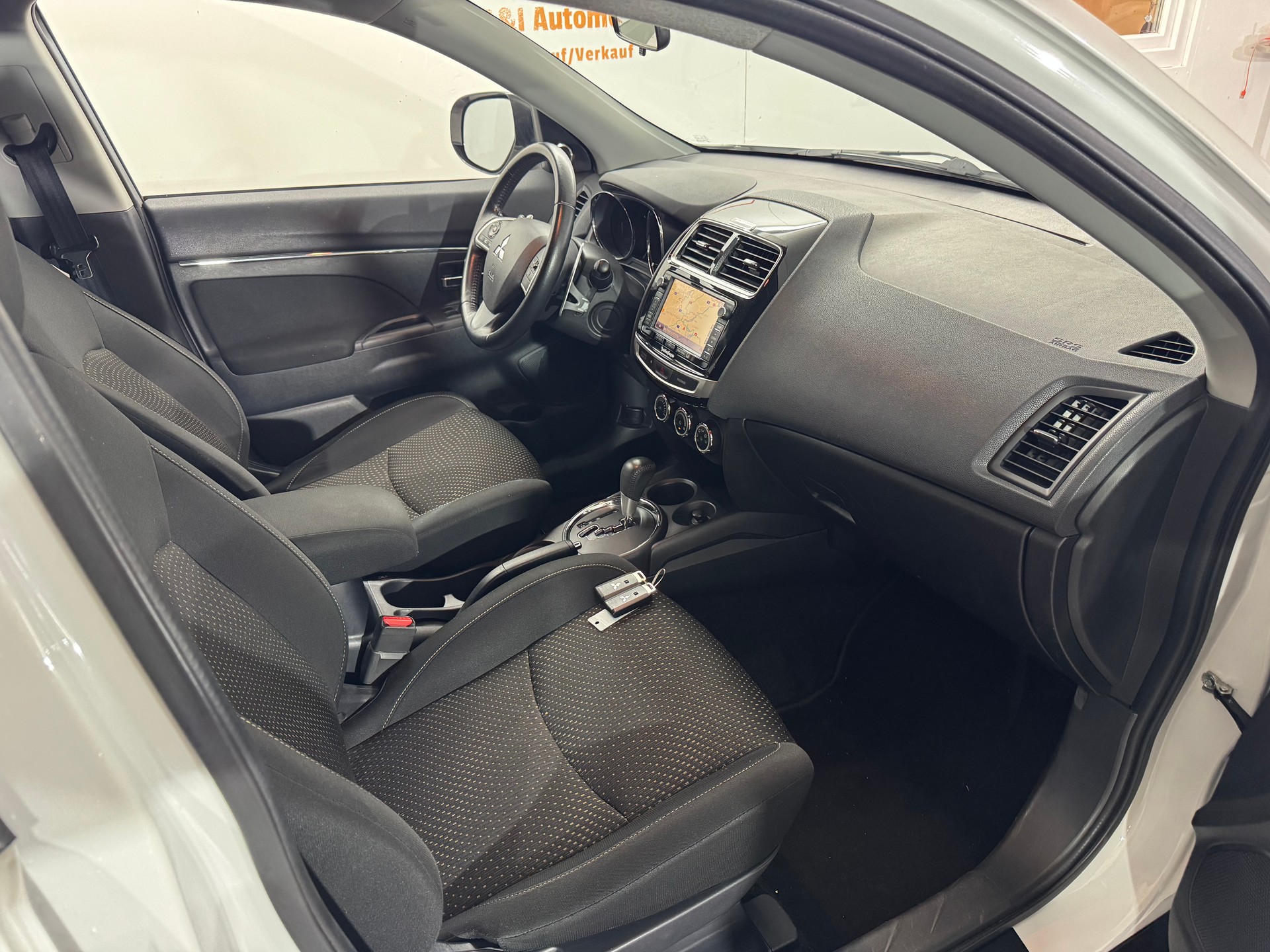 MITSUBISHI ASX 2.2 DID Celebration 300K 4WD Automatic-image-9