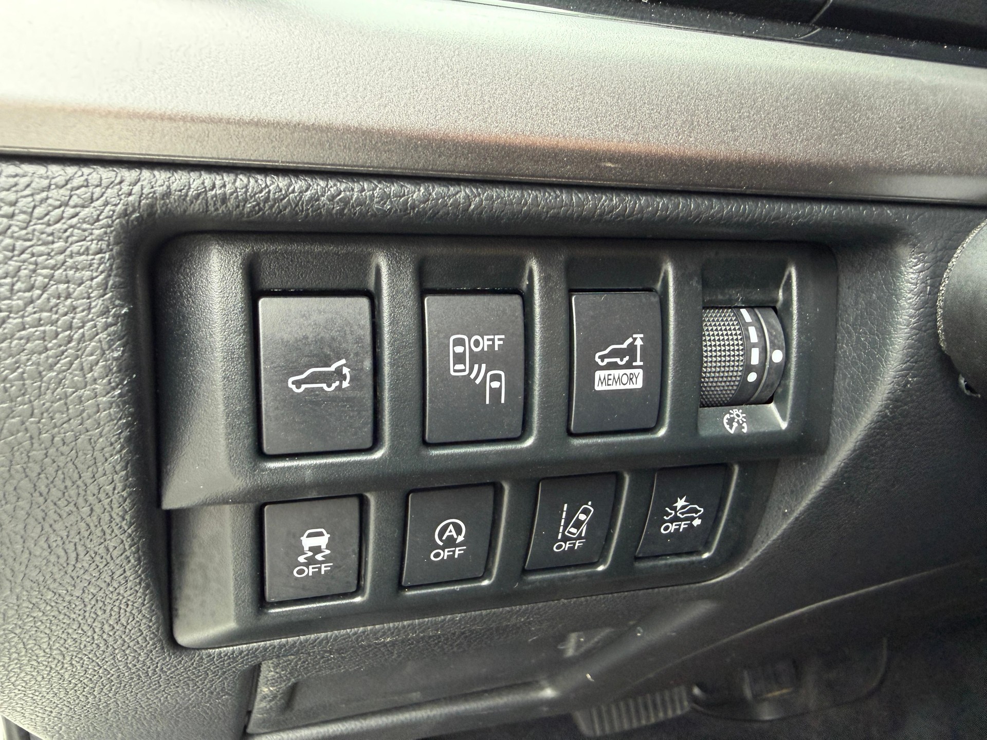 SUBARU Outback 2.5i Luxury-image-8