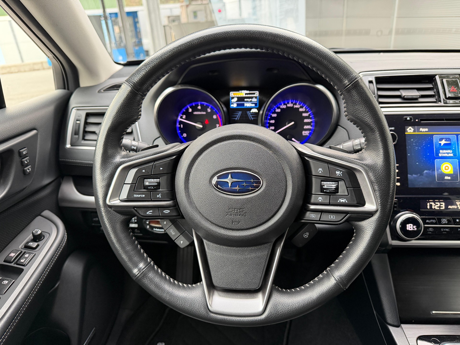 SUBARU Outback 2.5i Luxury-image-9
