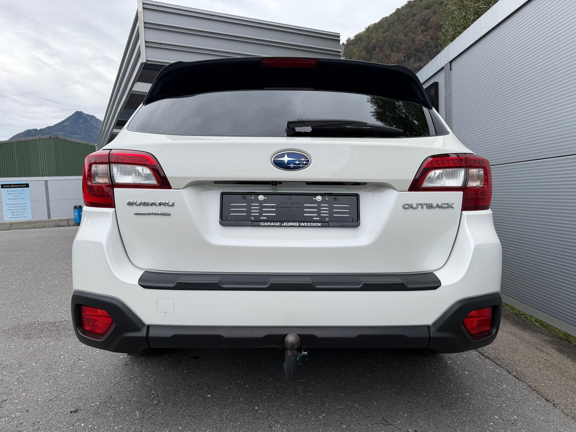 SUBARU Outback 2.5i Luxury-image-4