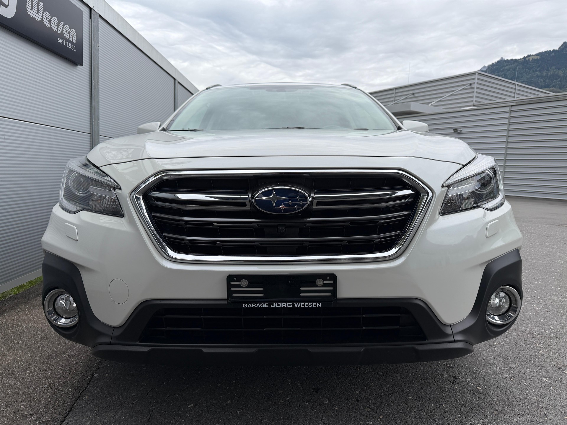 SUBARU Outback 2.5i Luxury-image-1