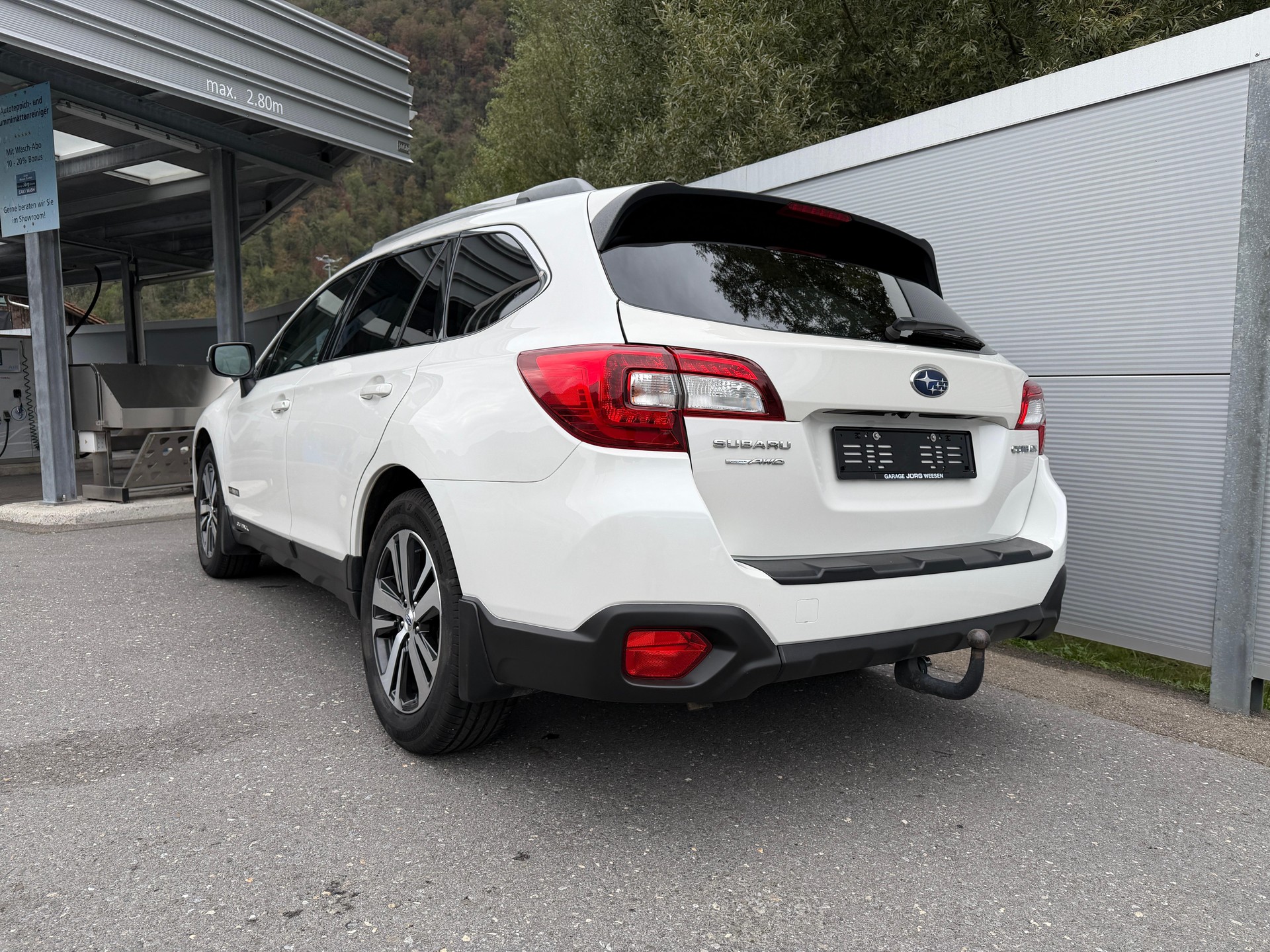 SUBARU Outback 2.5i Luxury-image-3