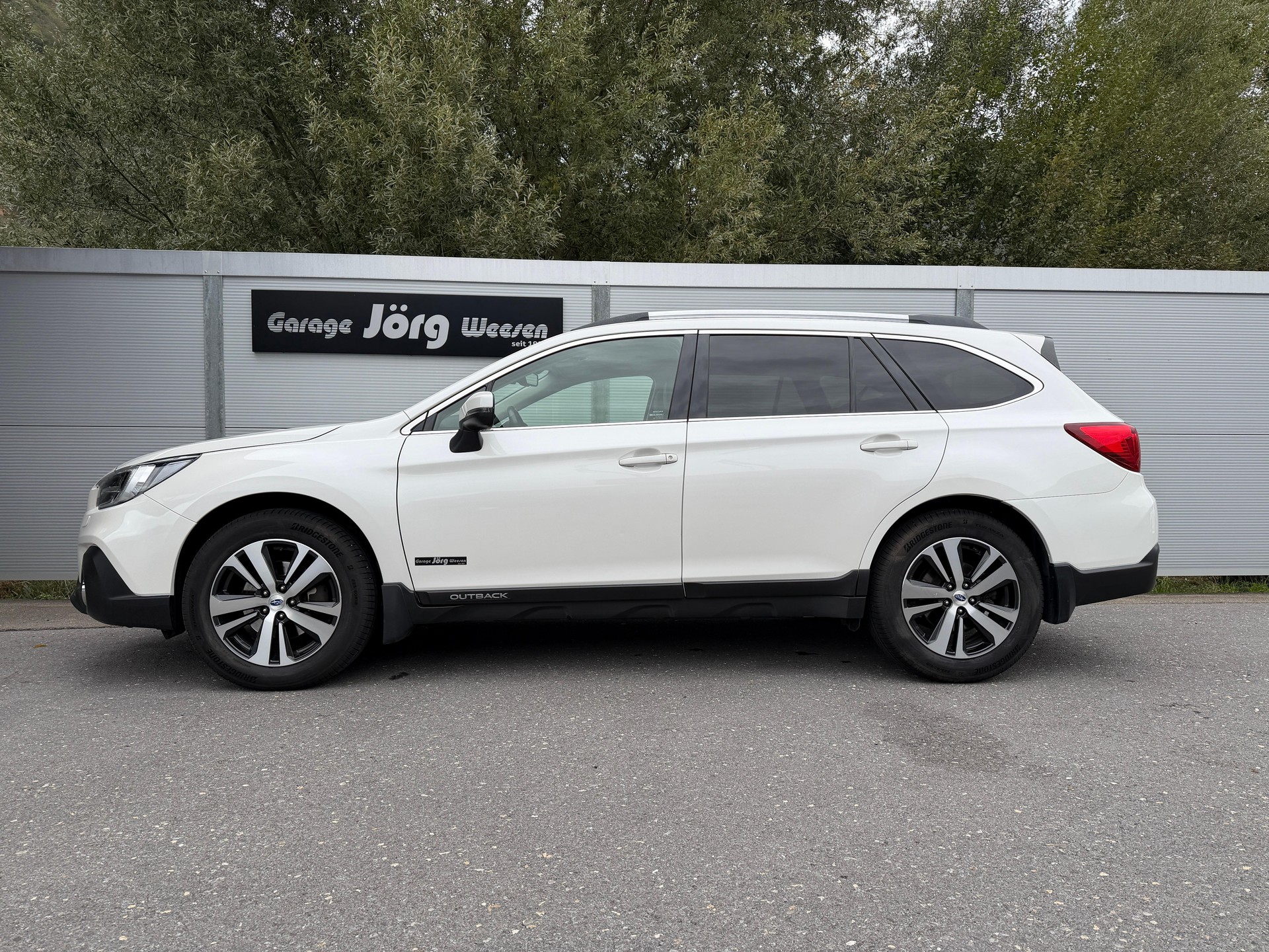 SUBARU Outback 2.5i Luxury-image-2