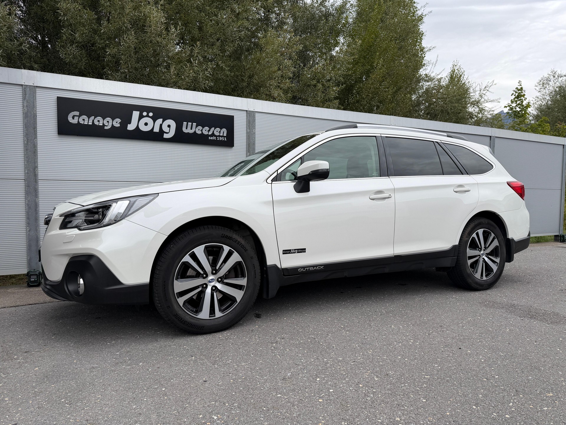 SUBARU Outback 2.5i Luxury-image-0