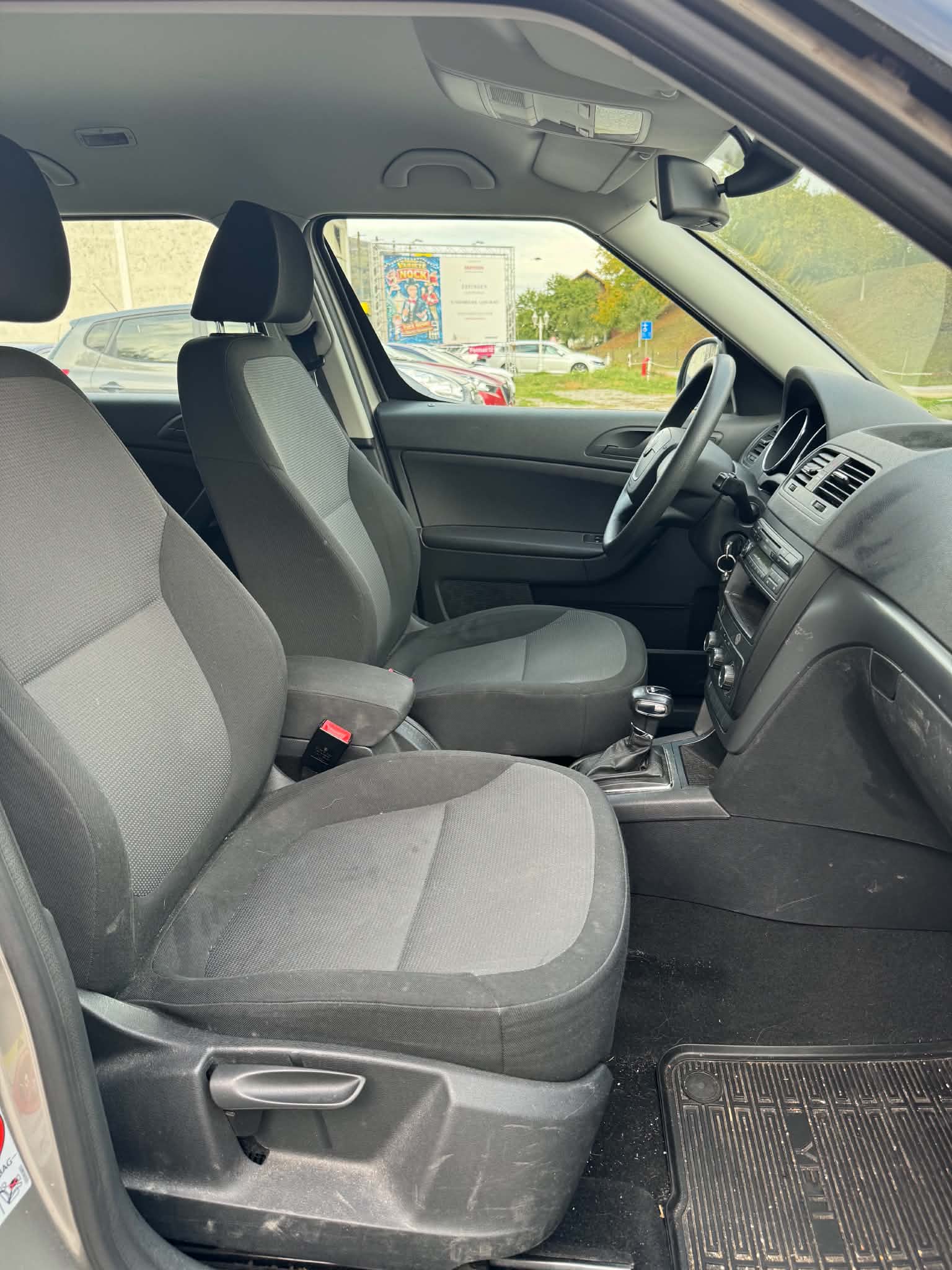 SKODA Yeti 1.2 TSI Family DSG-image-9