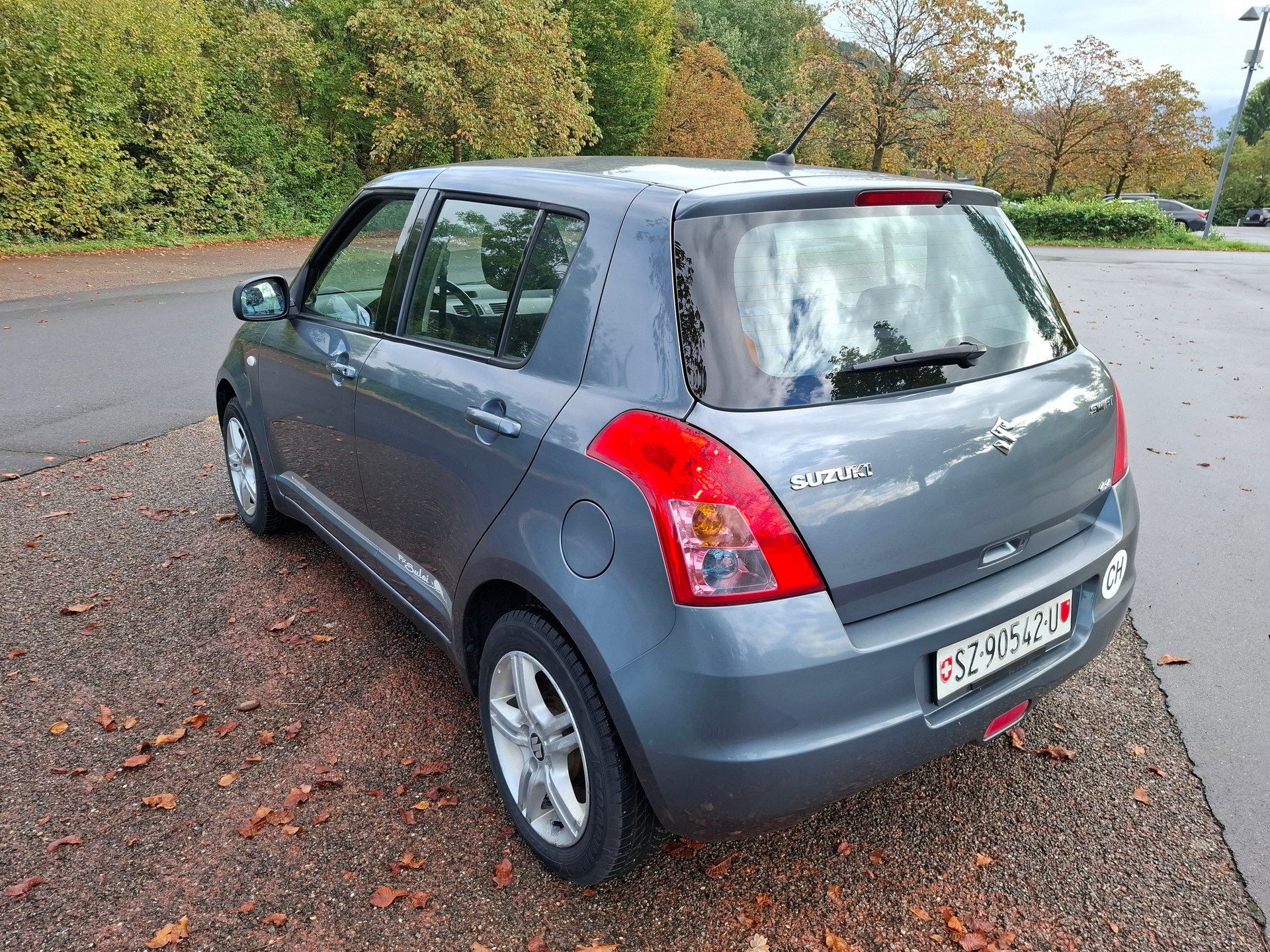SUZUKI Swift 1.3i 16V GL 4x4-image-6
