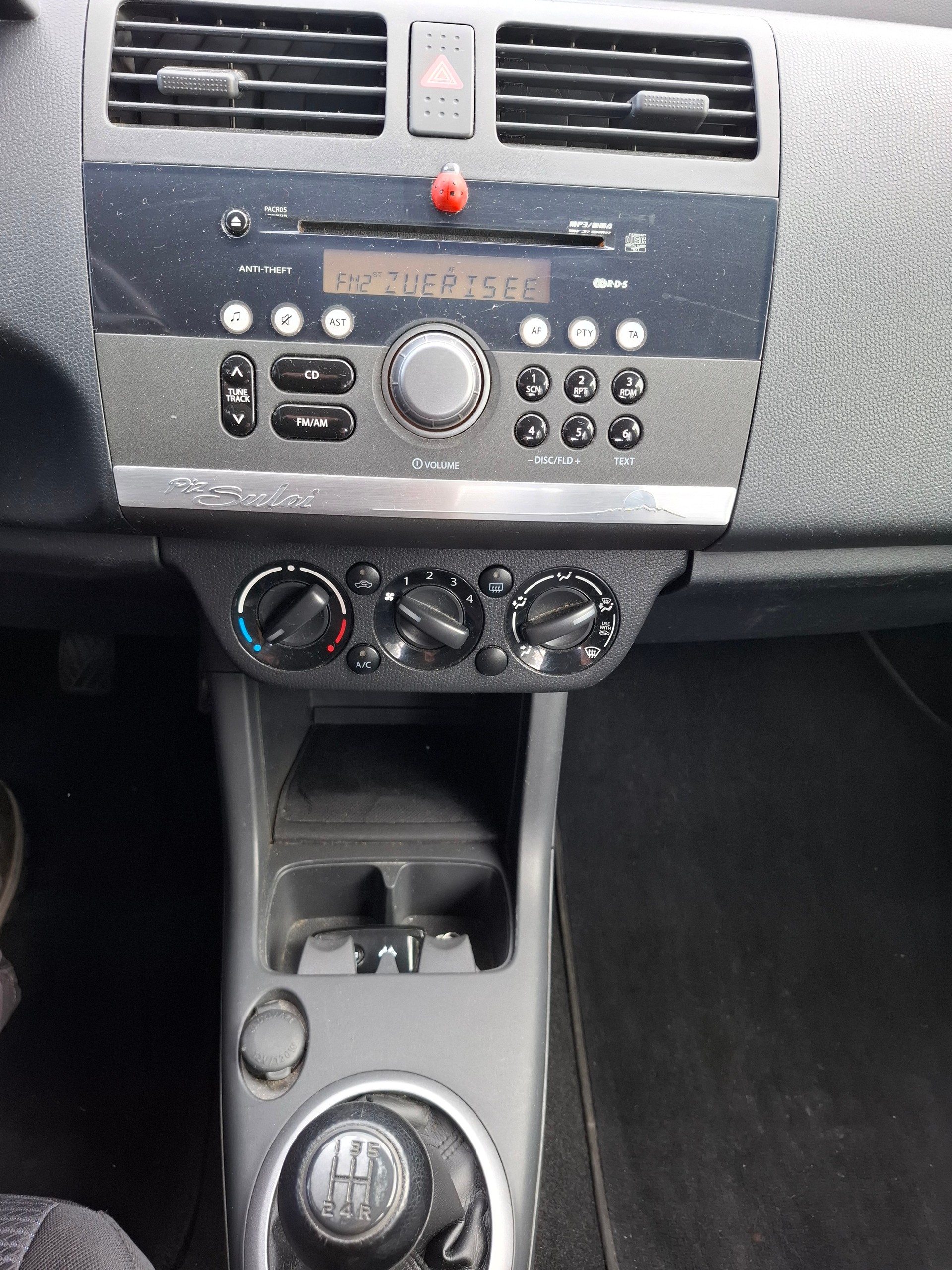 SUZUKI Swift 1.3i 16V GL 4x4-image-12