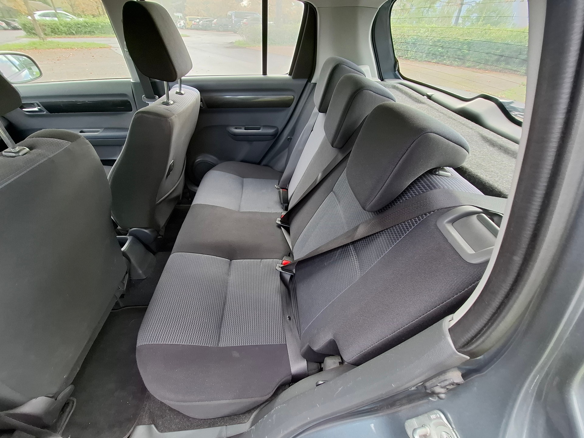 SUZUKI Swift 1.3i 16V GL 4x4-image-11