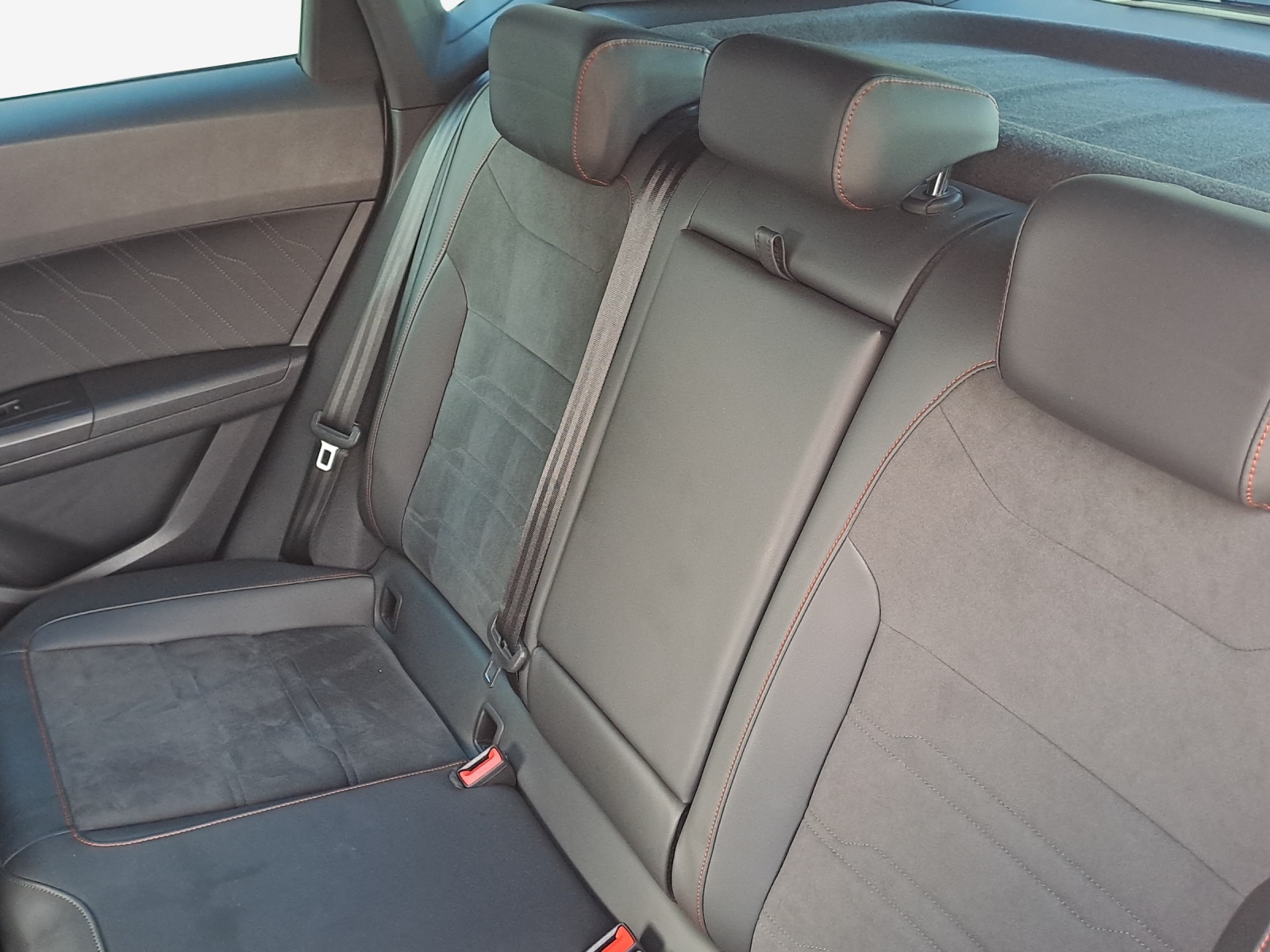 SEAT Ateca 2.0 TSI Hola FR 4Drive DSG-image-11