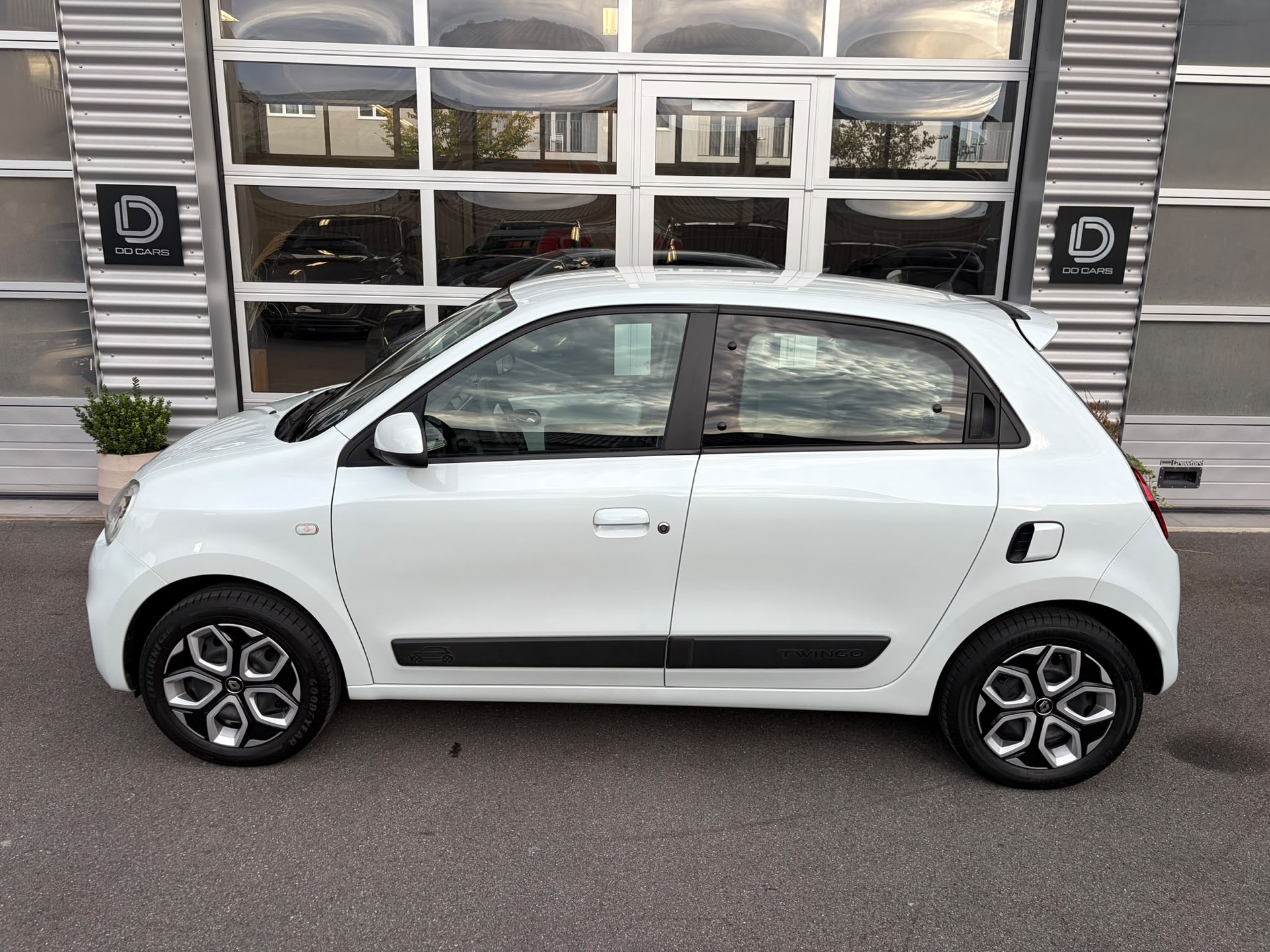 RENAULT Twingo TCe 95 Zen-image-4