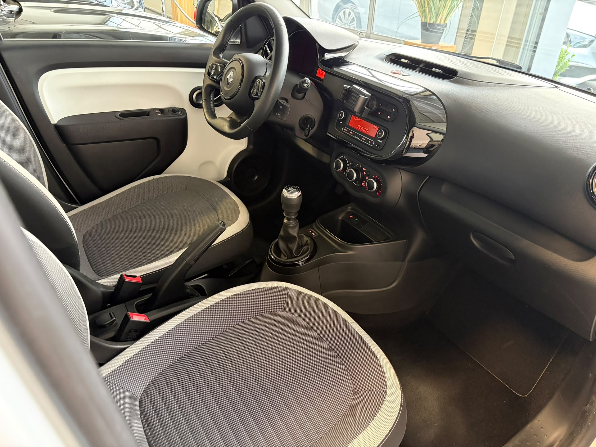 RENAULT Twingo TCe 95 Zen-image-8