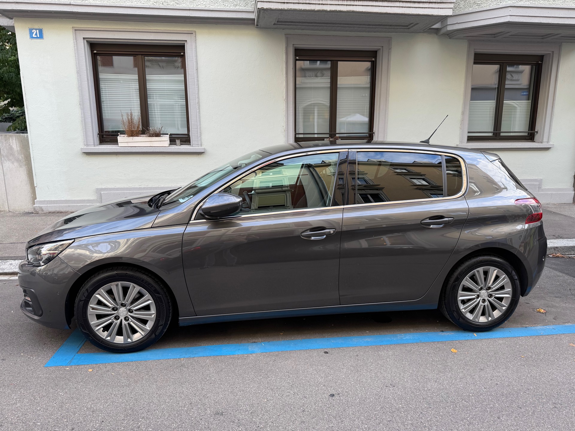 PEUGEOT 1.2 PureTech 130 Allure S/S-image-1